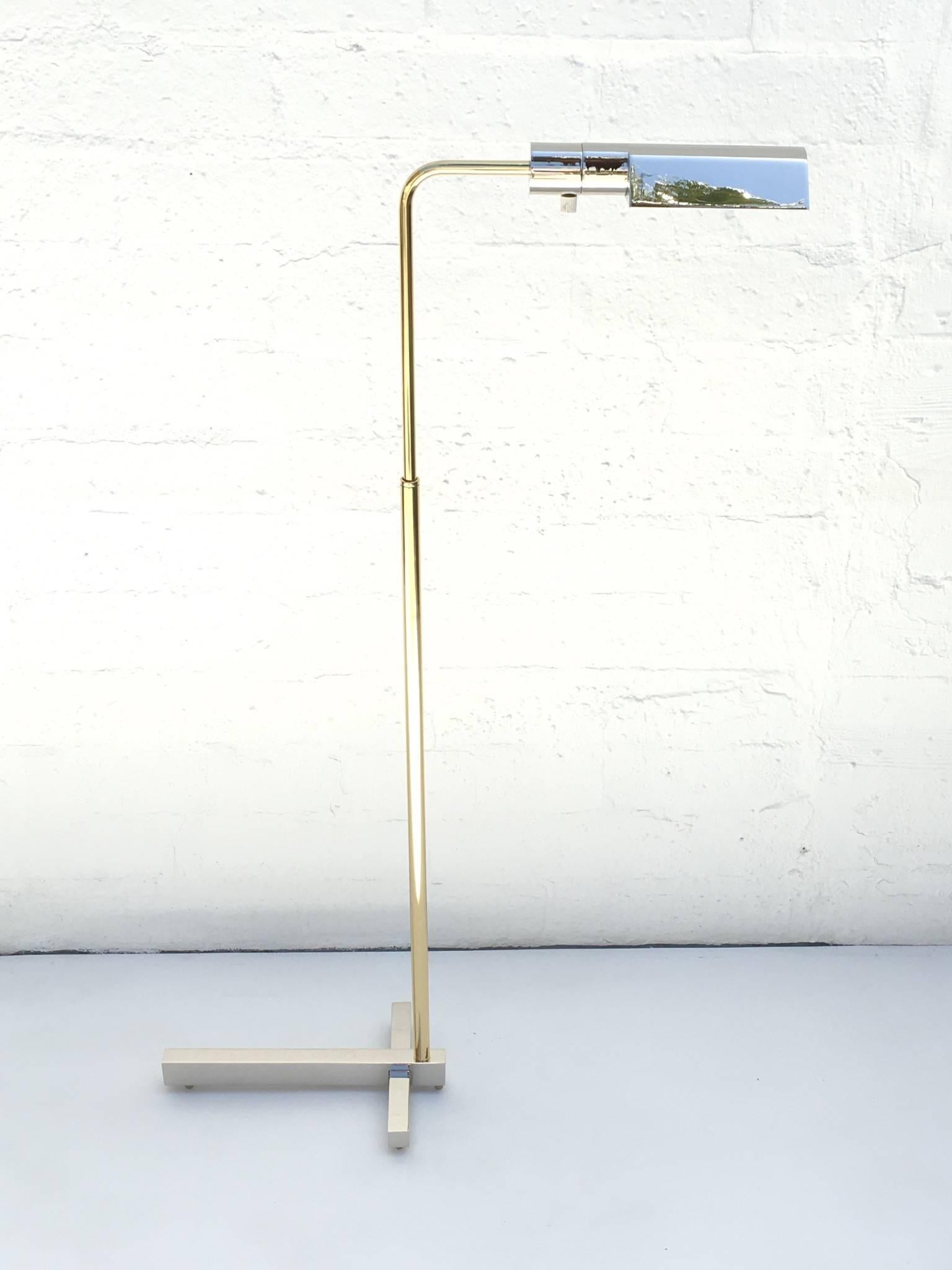 A glamorous two-tone T-base floor lamp by Casella.
Adjustable from 32