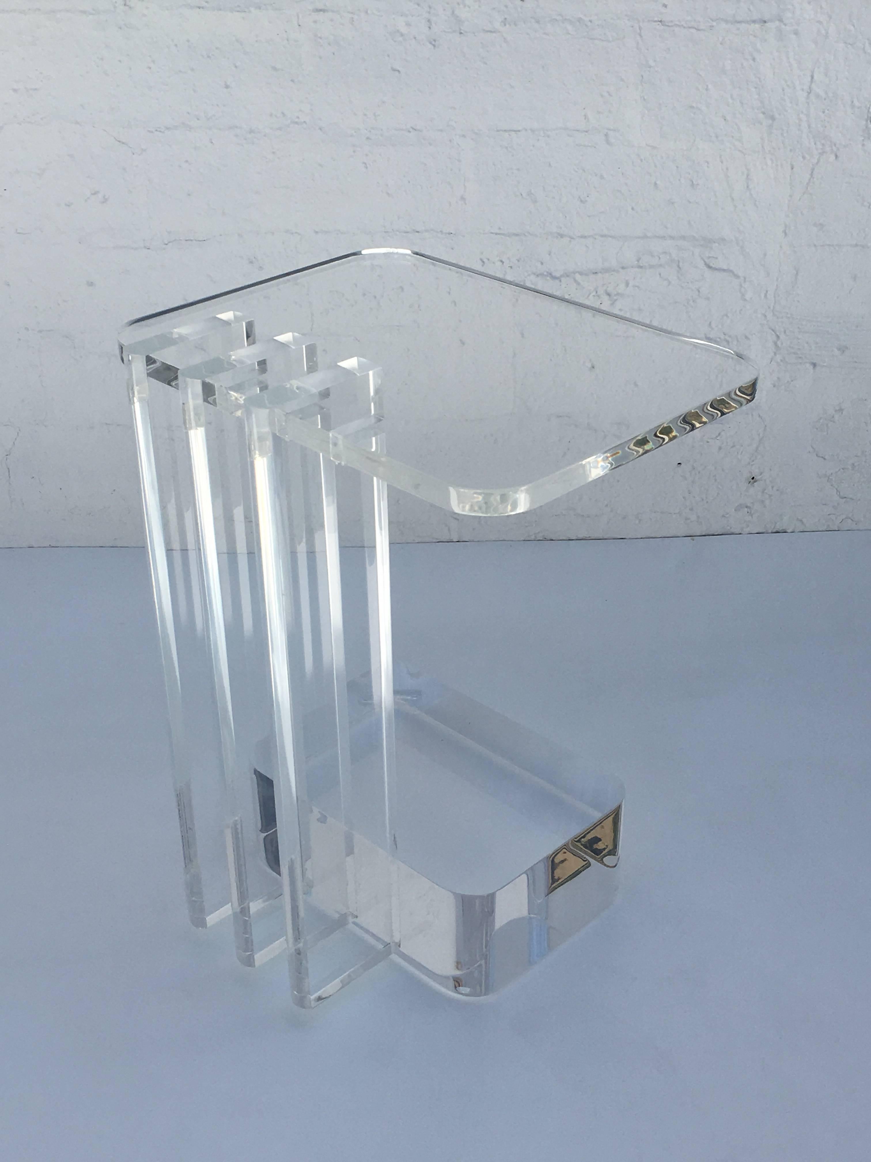 A acrylic sculpted occasional table by Les Prismatiques.
Newly professionally polished.