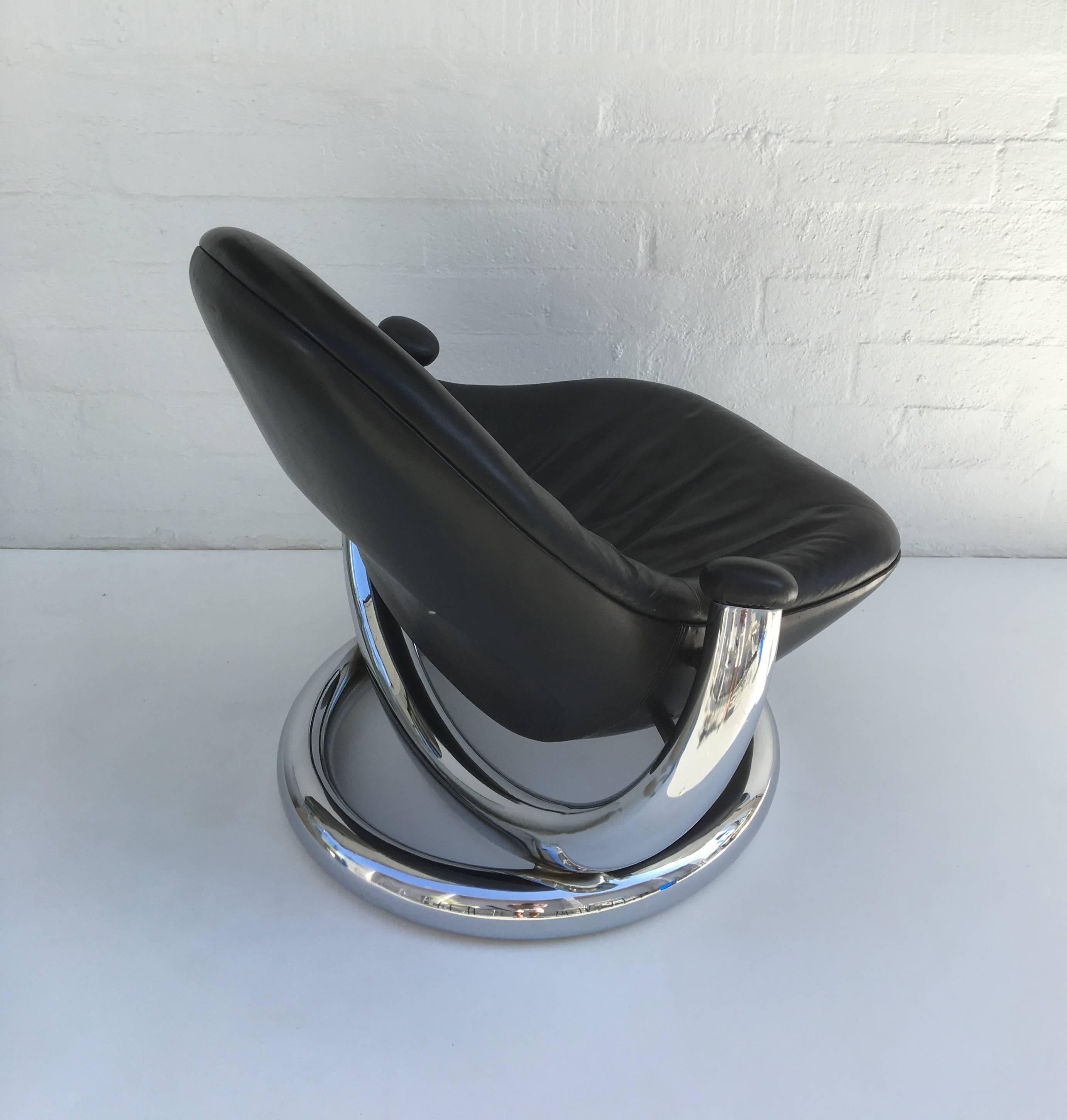 Chrome and Black Leather Anaconda Lounge Chair by Paul Tuttle In Excellent Condition In Palm Springs, CA