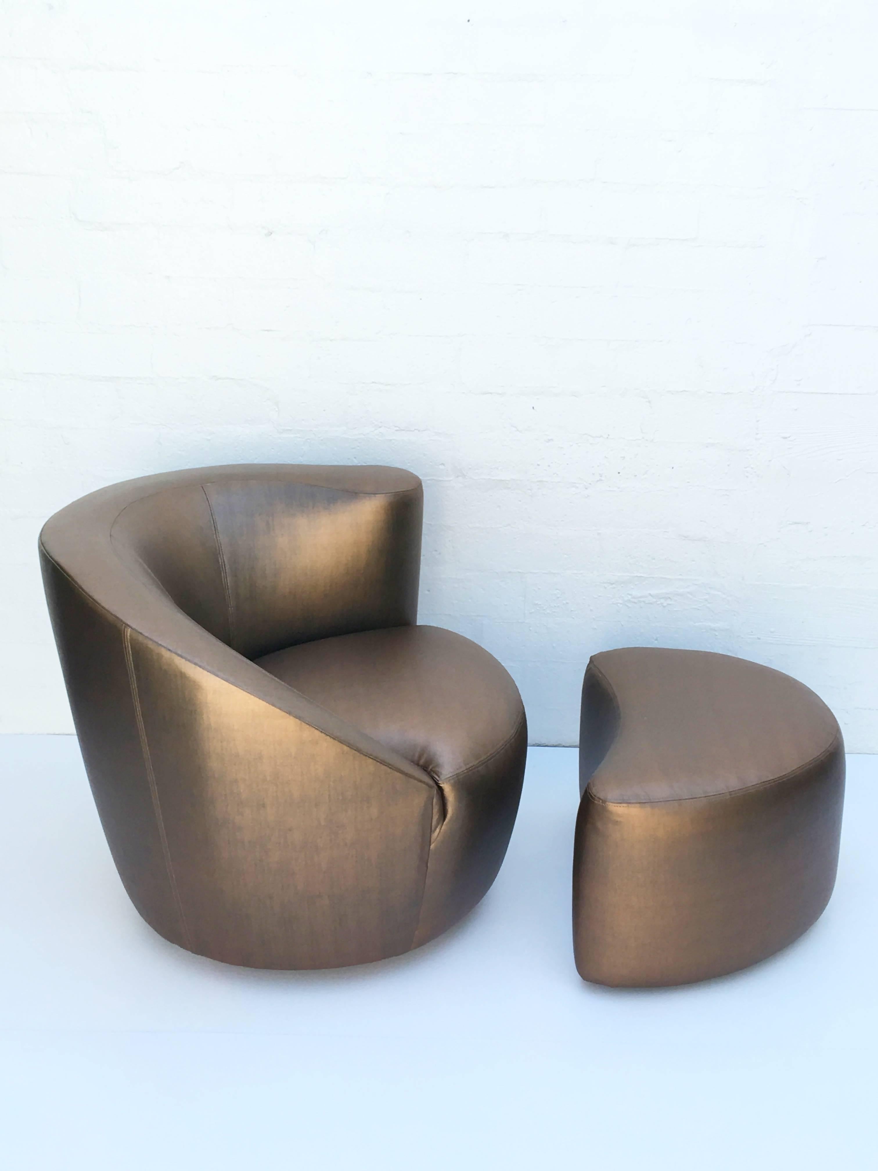 Modern Pair of Swivel Lounge Chairs and Ottomans by Vladimir Kagan 1927-2016