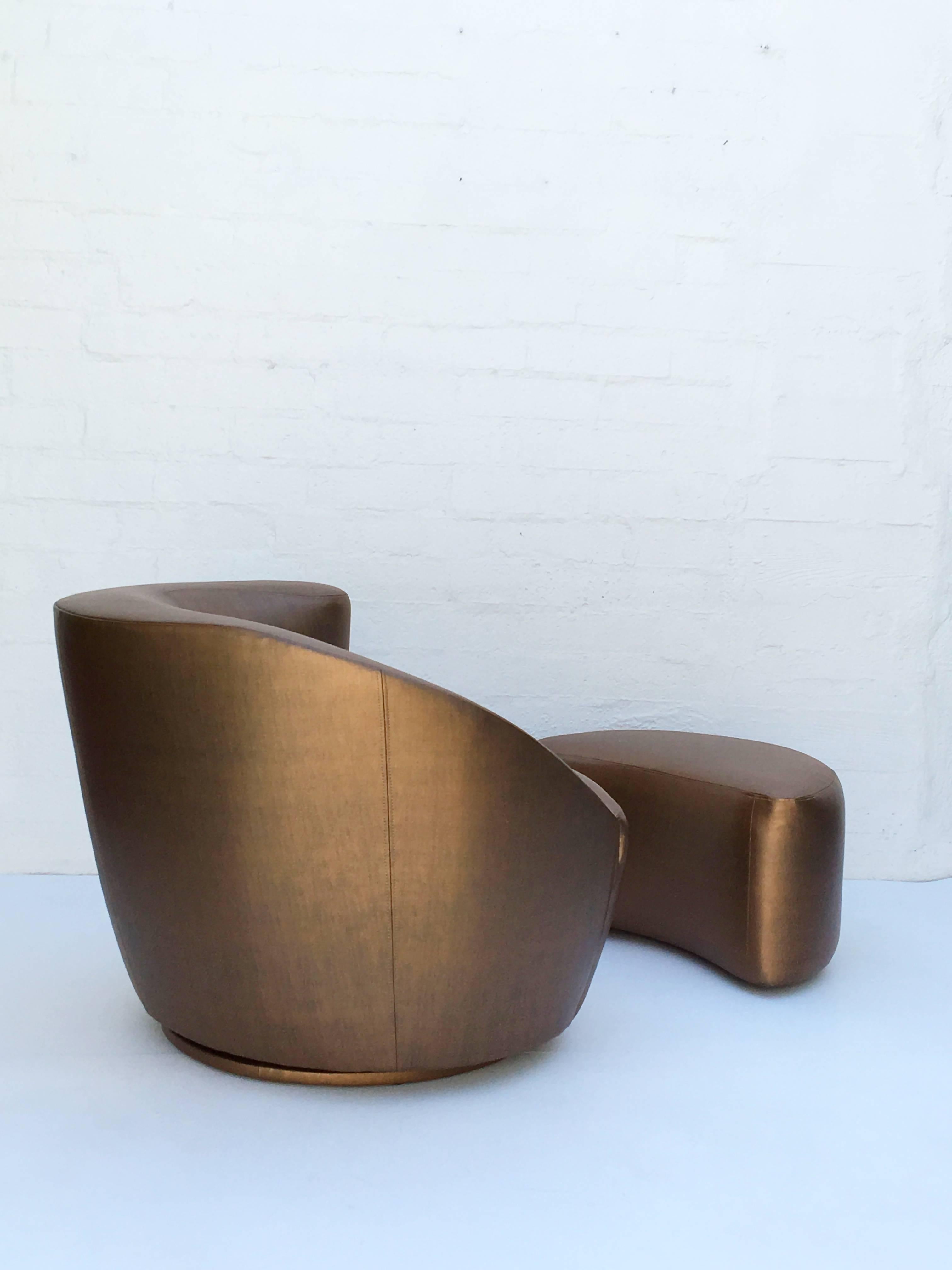 American Pair of Swivel Lounge Chairs and Ottomans by Vladimir Kagan 1927-2016