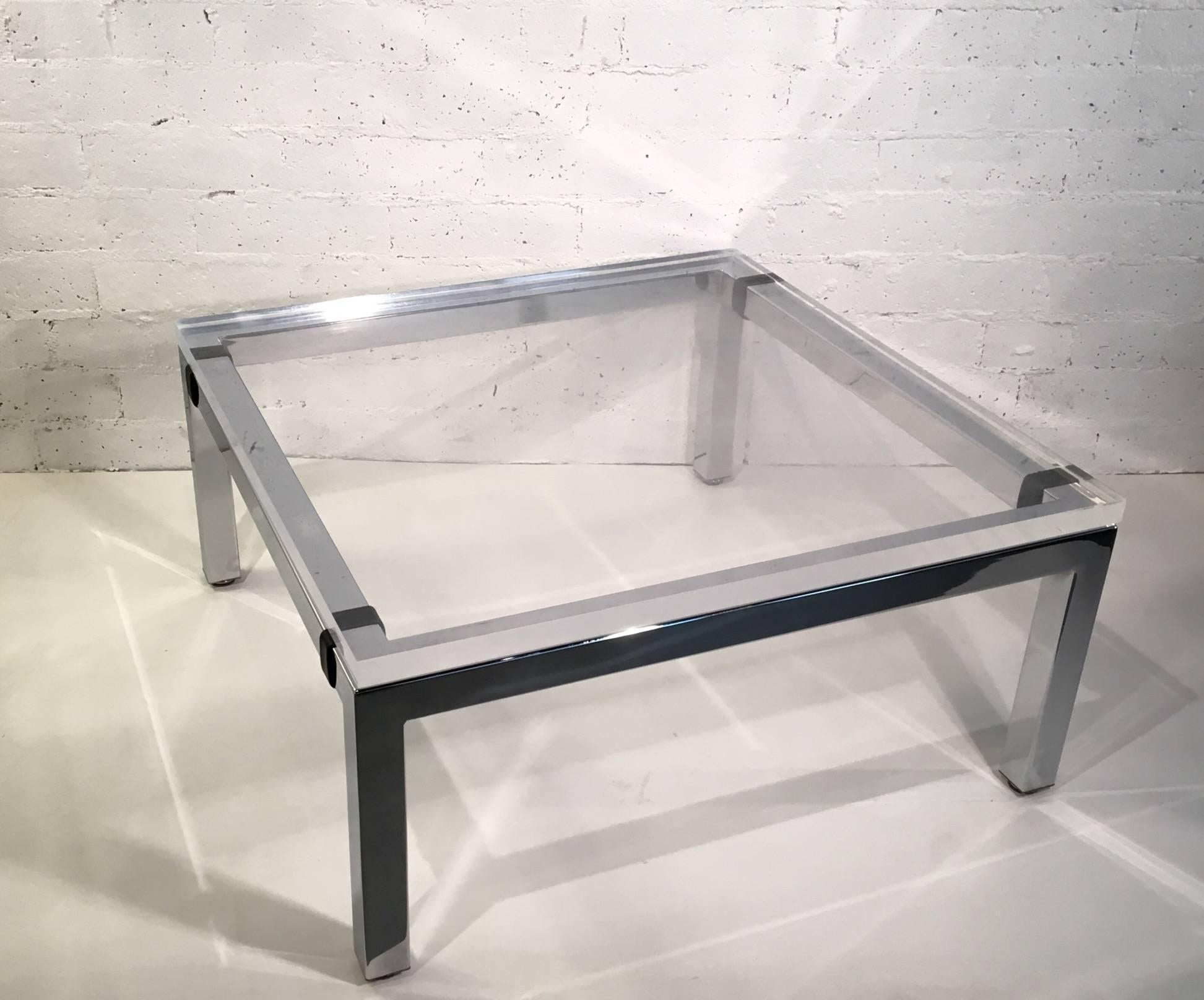 Milieu du XXe siècle Table à cocktail en acrylique et chrome de Charles Hollis Jones en vente