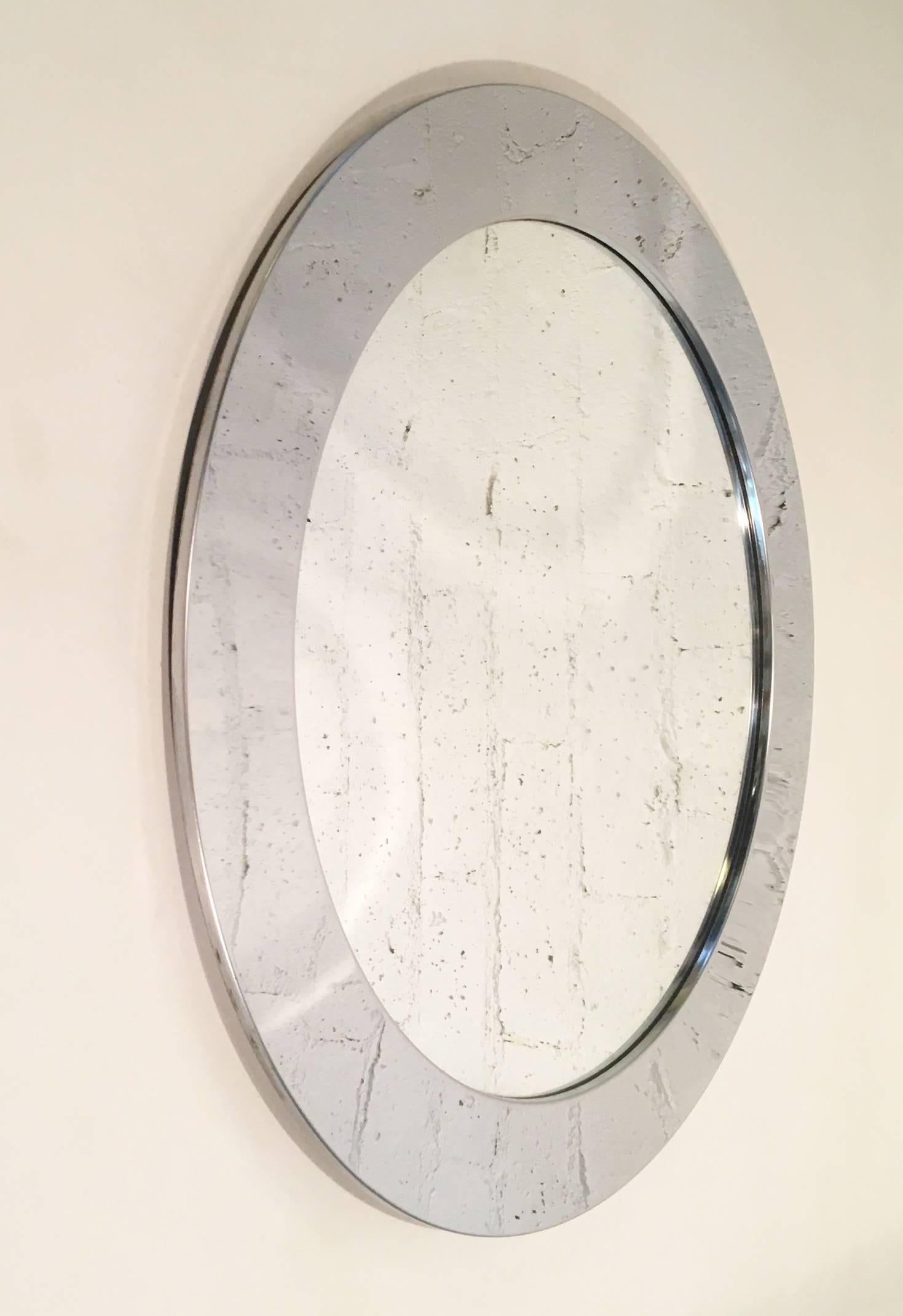 Ein runder Spiegel aus Chrom, entworfen von Curtis Jeré für Artisan House in den 1970er Jahren.
Es ist nicht signiert, aber es behält die Artisan House Tag auf der Rückseite siehe Fotos.