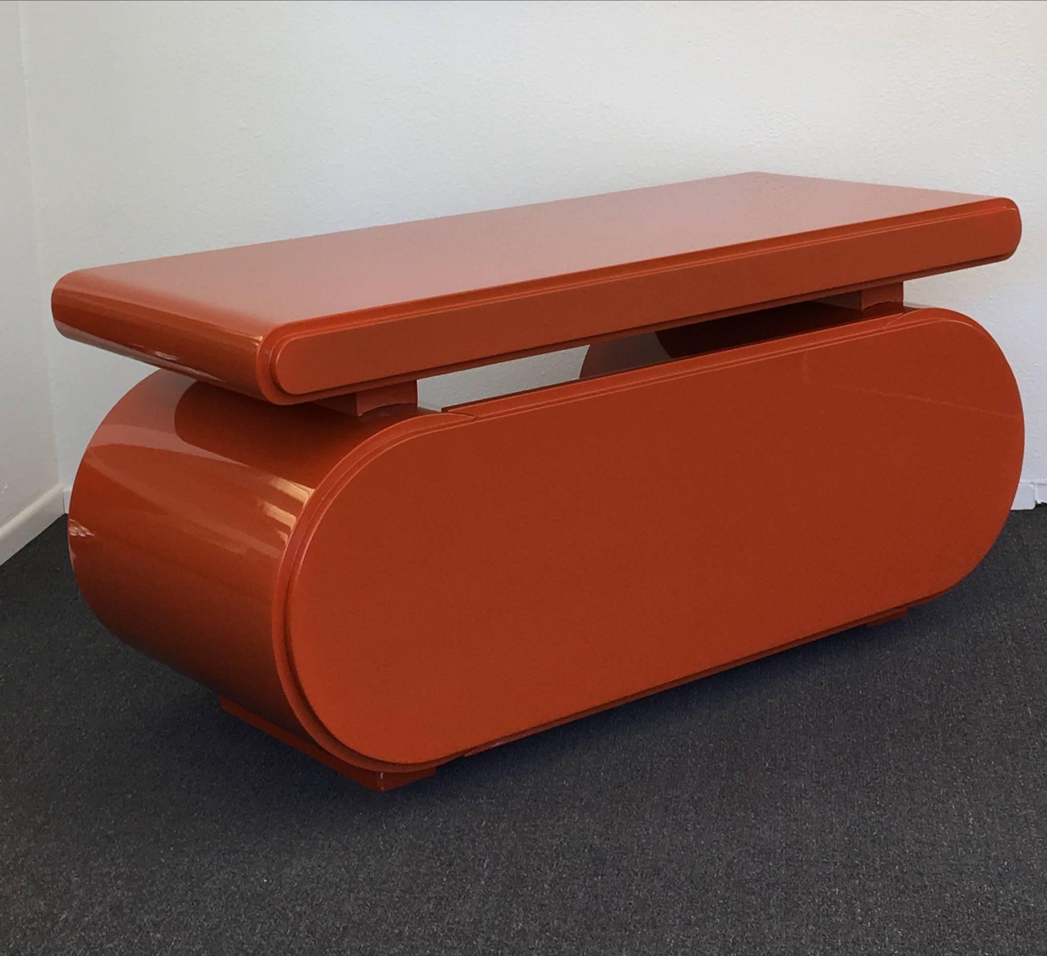 High Gloss Lacquered Scuptural Desk from the 1960s In Excellent Condition In Palm Springs, CA
