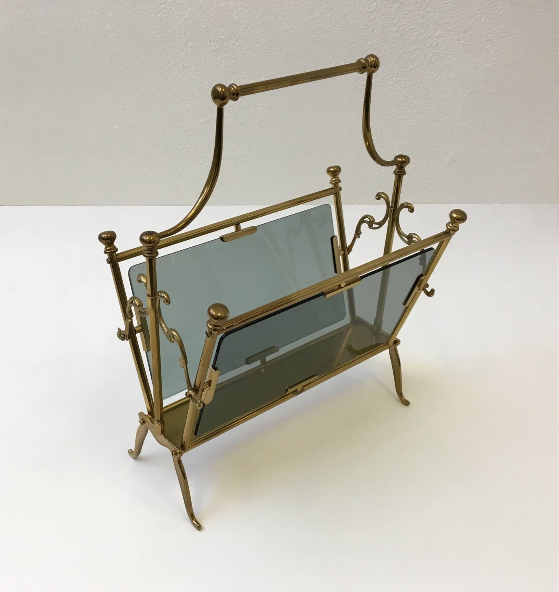 A glamorous 1960s Italian brass and smoked glass magazine holder by Maison Baguès.
The label by Maison Baguès is underneath (see detail photos)
Dimensions: 22
