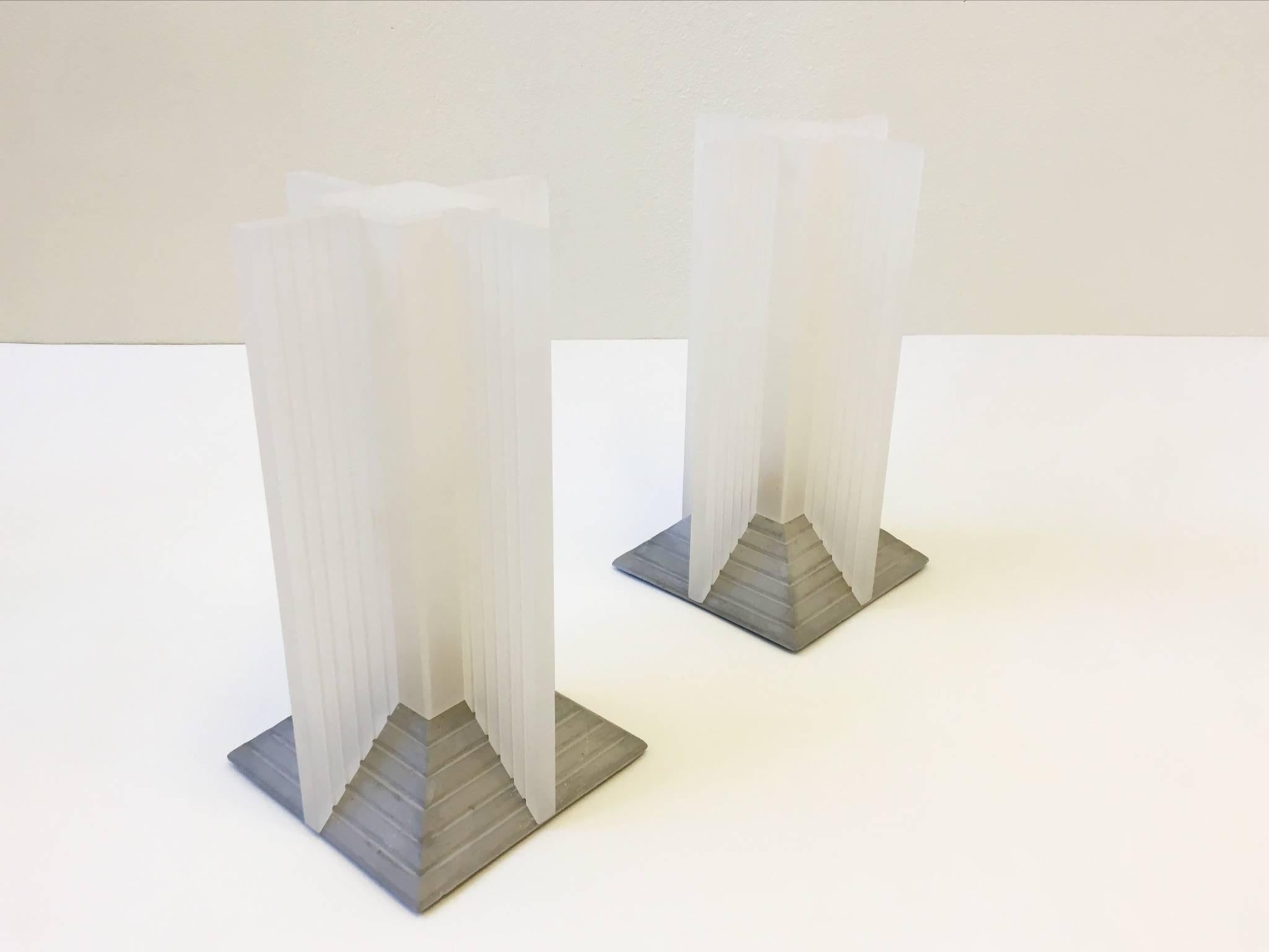 A beautiful pair of frosted Acrylic and cast cement  Memphis table lamps. 
This lamps are in the Manner of Ron Arad.

Dim: 19" High 9.75" Wide 9.75" Deep. 