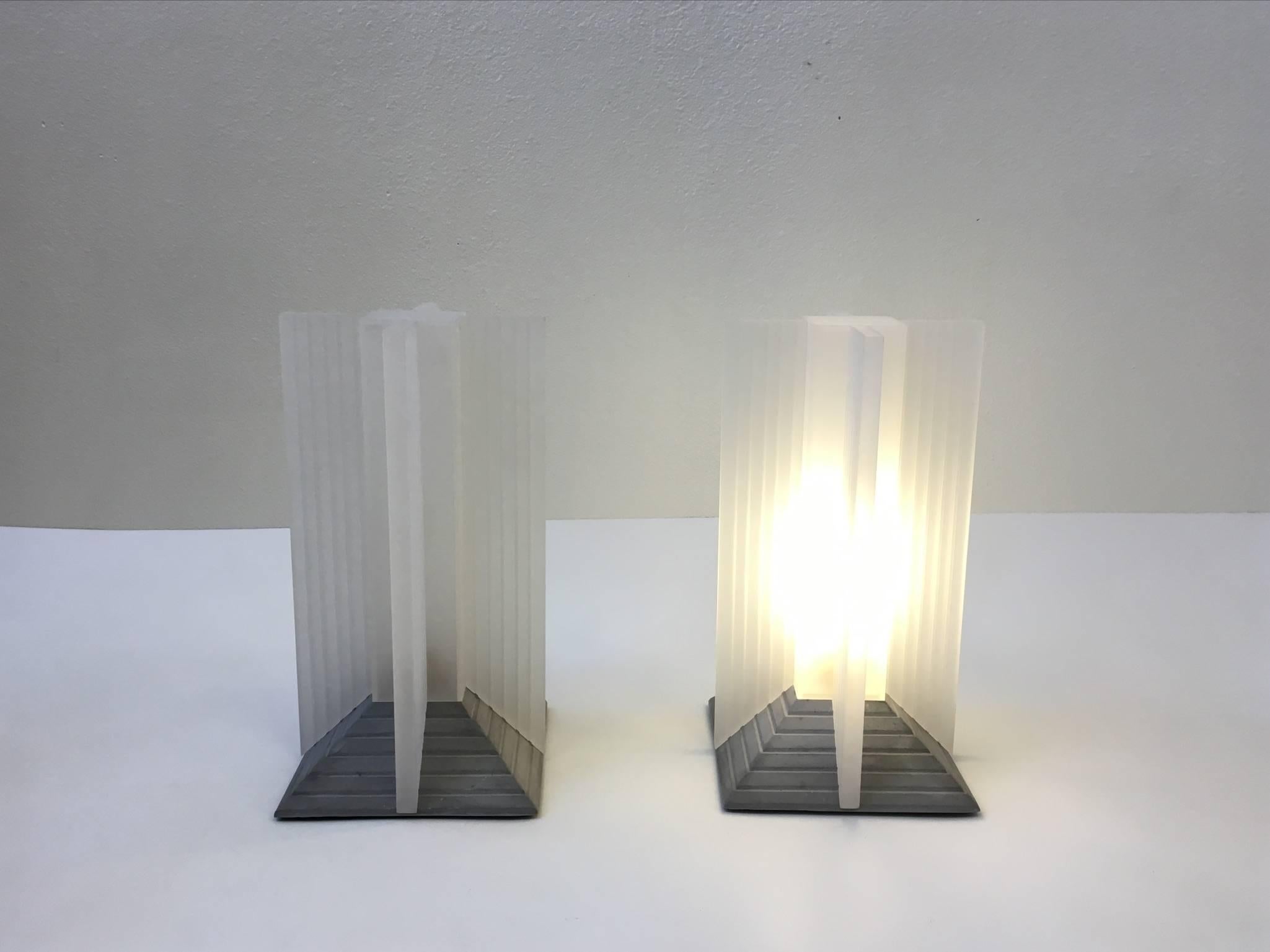 Lucite Pair of Acrylic and Cement Memphis Table Lamps  For Sale