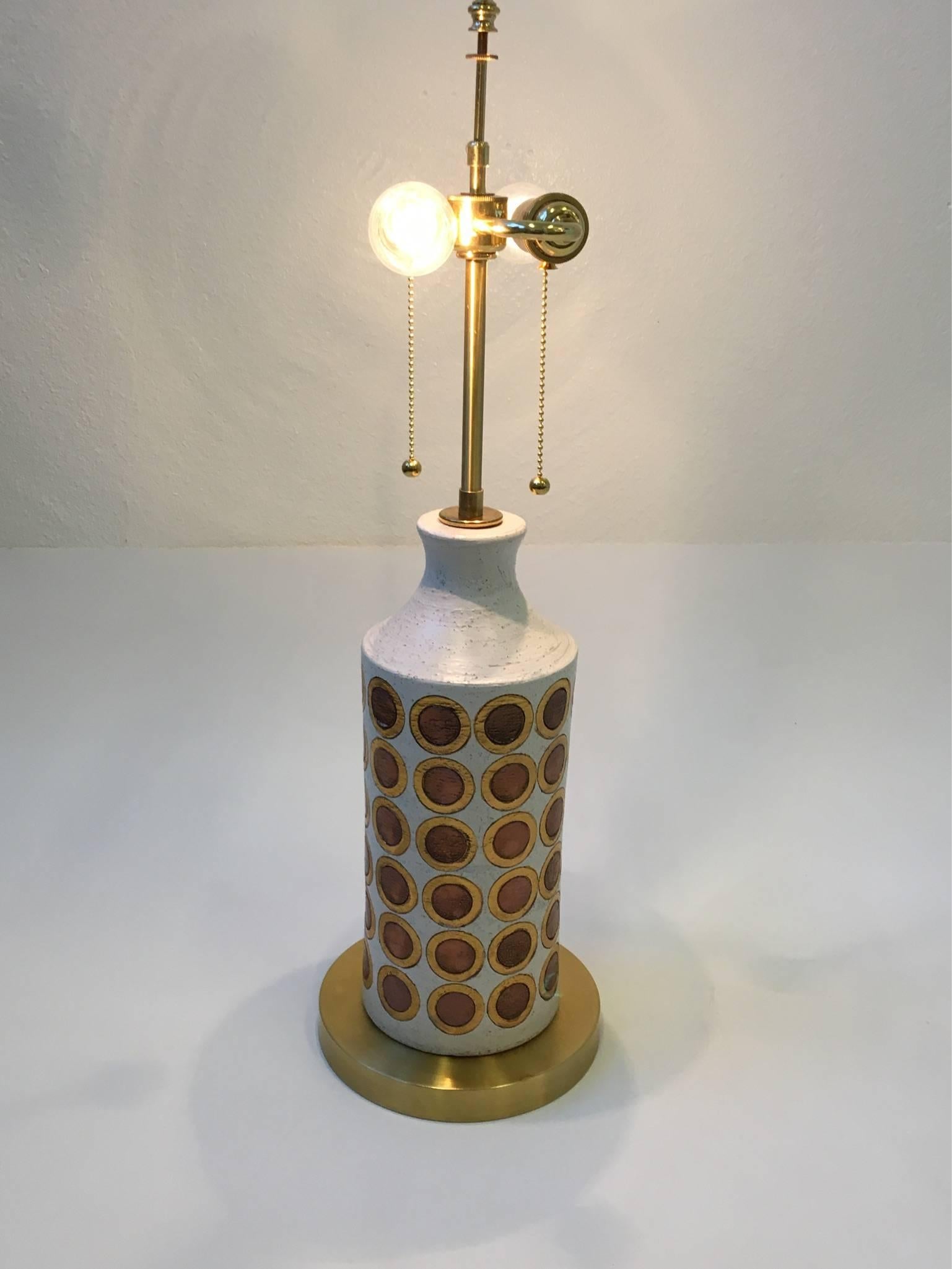 Vernissé Lampe de bureau italienne en céramique et laiton par Bitossi en vente