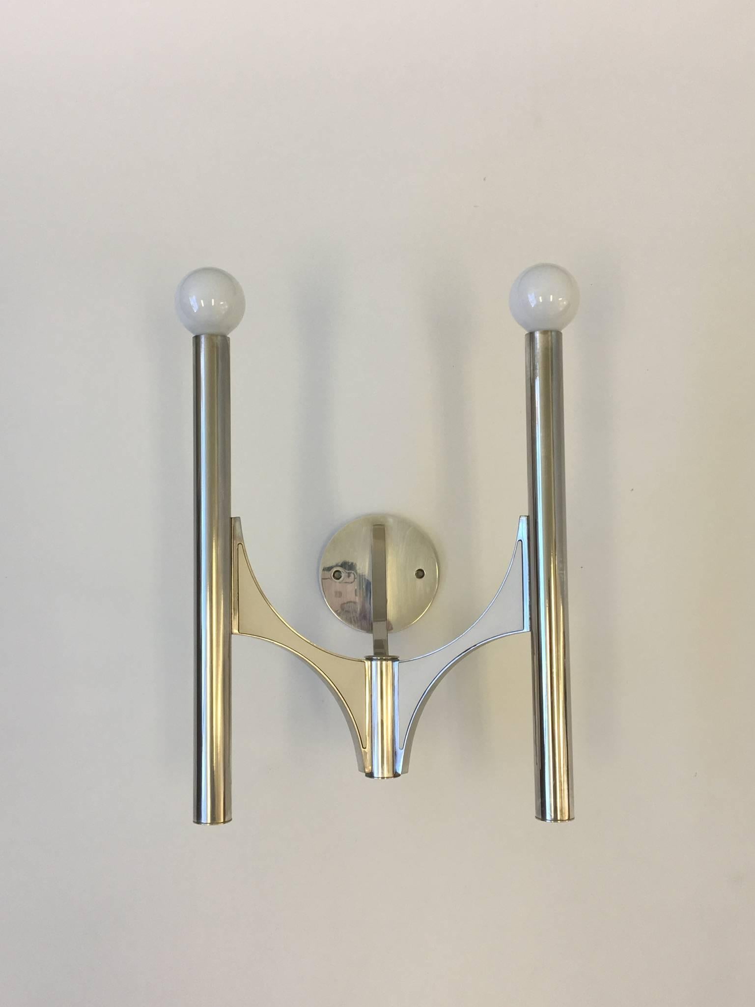 Mid-Century Modern Pair of Italian Silver Plated Wall Sconces by Gaetano Sciolari For Sale
