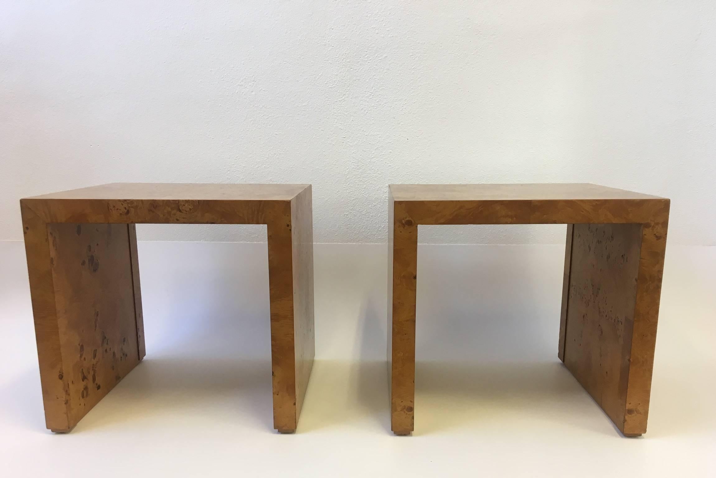 A simple but elegant pair of burl wood side table or nightstand, designed by Milo Baughman in the 1970s. This are in original condition.
Dimensions: 22.5 inches wide 20 inches deep 21.25 inches high.