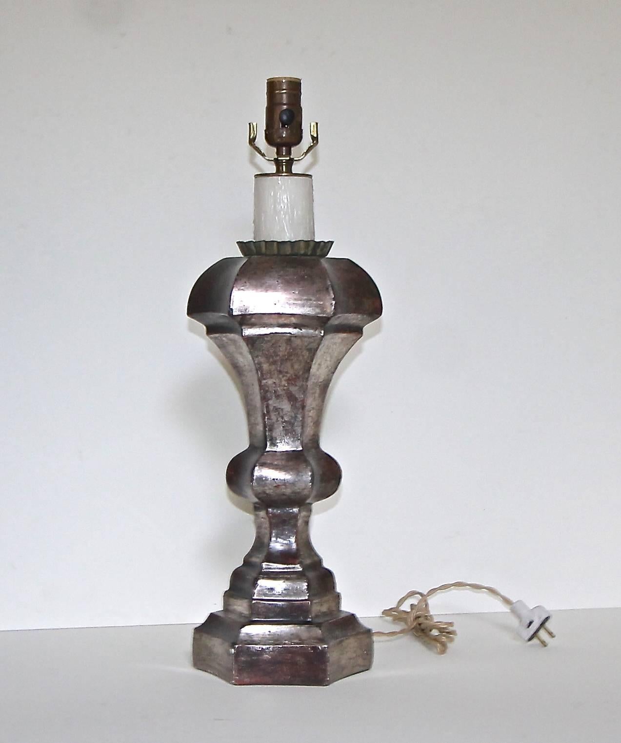 Italian Giltwood Silver Antiqued Carved Wood Table Lamp For Sale 5