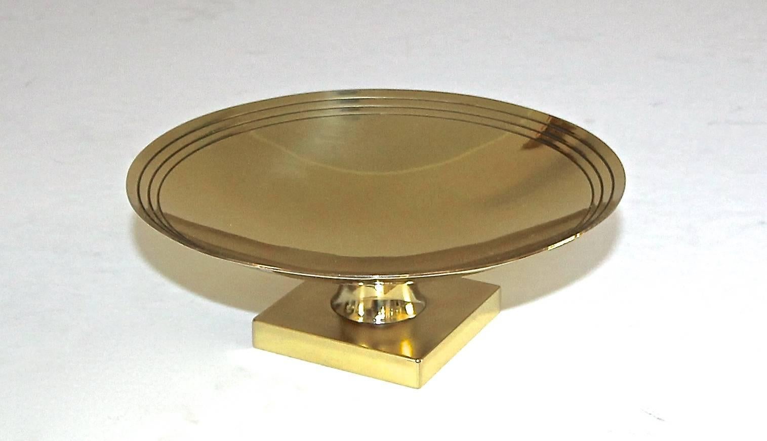 Footed brass round compote by Tommi Parzinger for Vincent Lippe/Dorlyn Silversmiths, New York. Each element of the Dorlyn accessories was handcrafted from sheet brass in New York. Stamped Dorlyn Silversmiths. The compote has been professionally