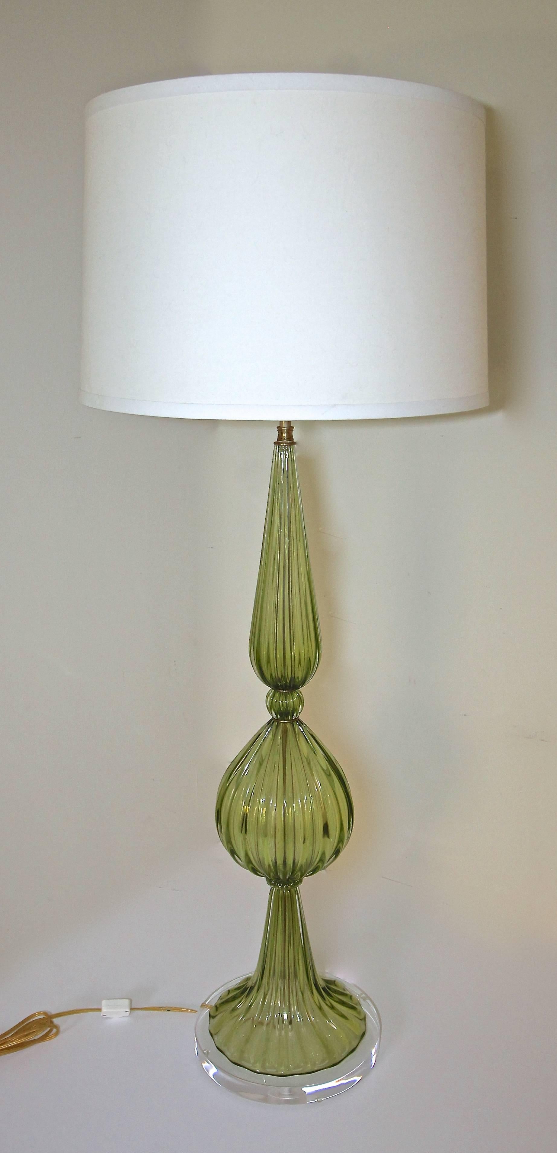 Monumental absinthe green Murano handblown glass table lamp by Barbini. New custom acrylic base with new double brass cluster and hi/low dimmer. Newly wired for US.

Measure: To top of glass 30" over all height 42".