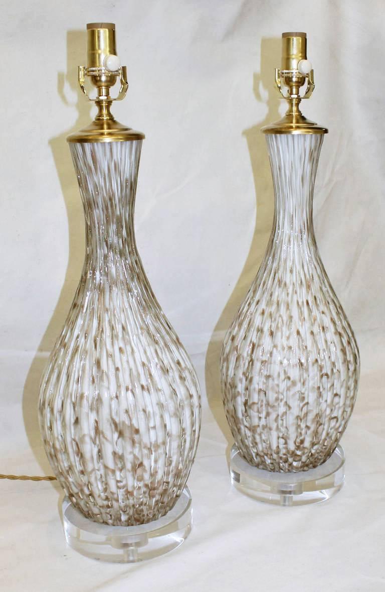 Pair of Italian Murano Glass White Table Lamps with Aventurine In Good Condition For Sale In Dallas, TX