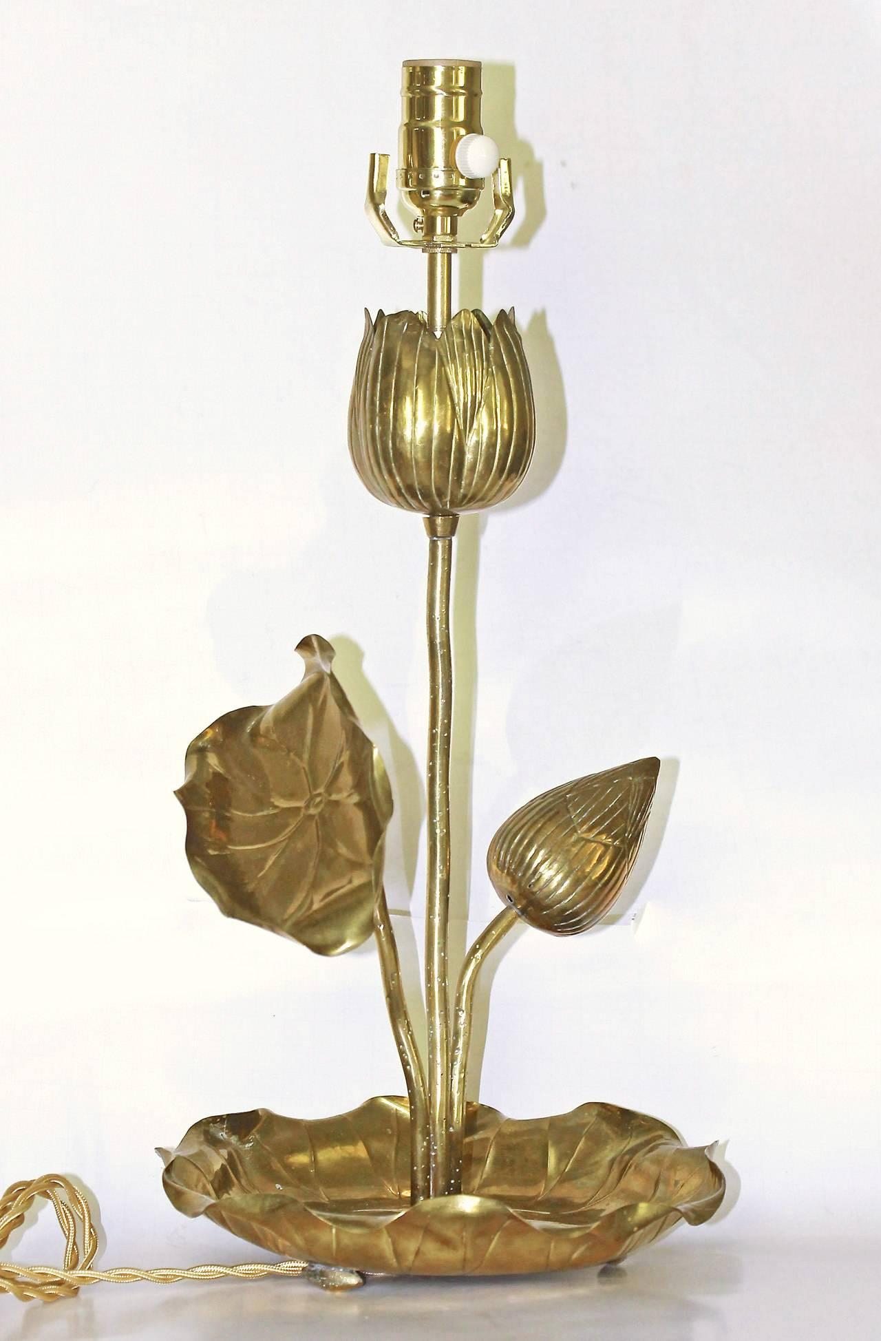 Brass sculptural repousse lotus blossom and leaf lamp. Uses 1-60 watt recommended max A or Edison base bulb. Newly wired for US.

15