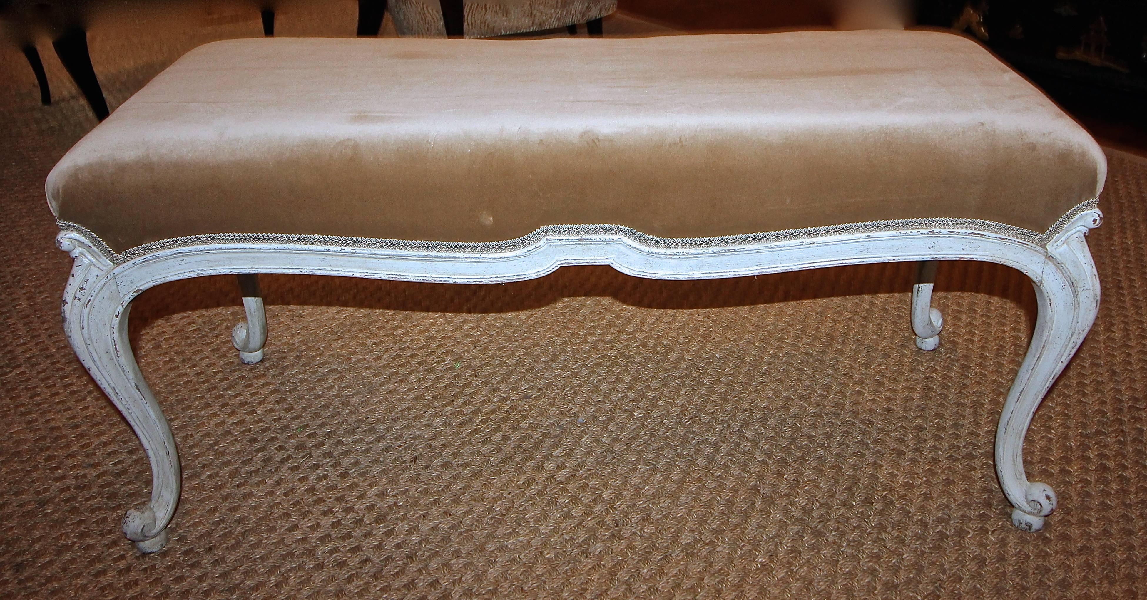 Large White Painted Louis XV Style Bench In Good Condition In Palm Springs, CA