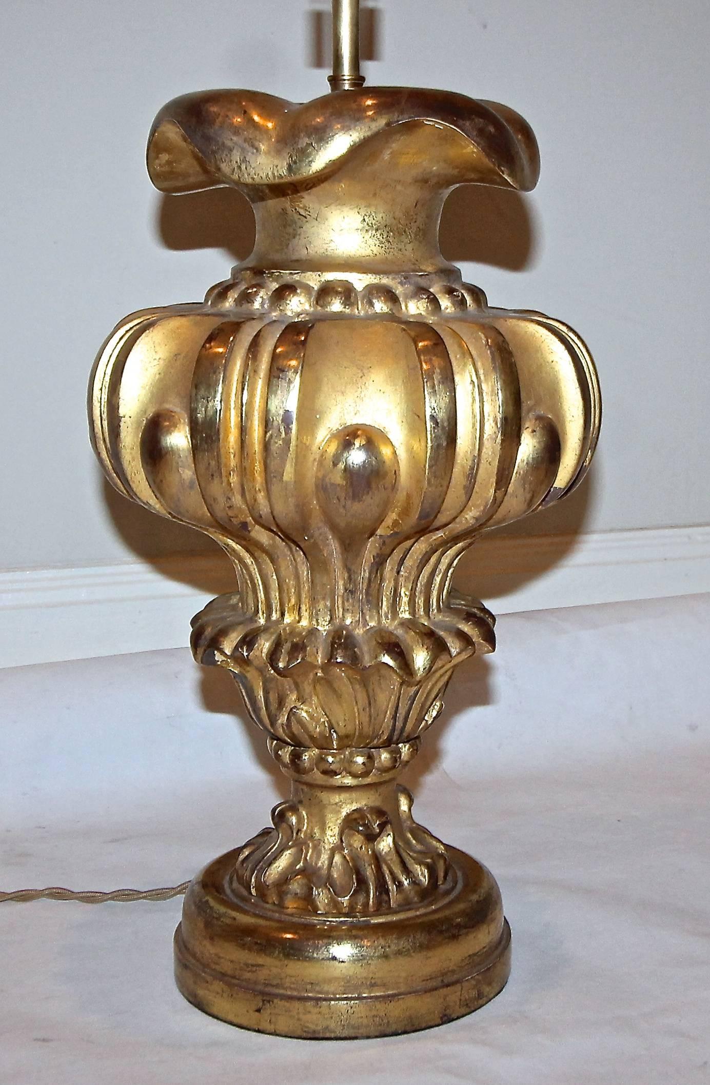 French Carved Wood Water Gilt Lamp In Excellent Condition For Sale In Dallas, TX