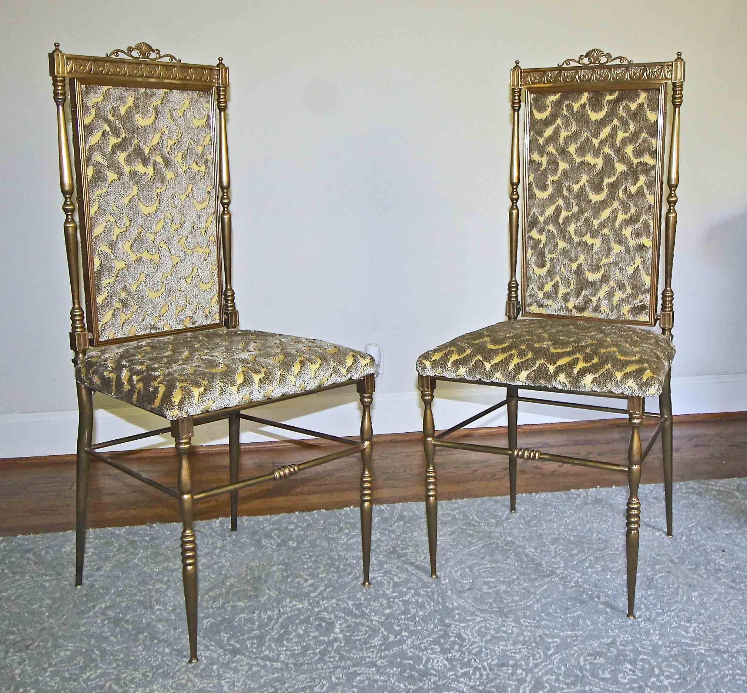 Pair of Chiavari Italian Neoclassic Brass Side Chairs In Good Condition For Sale In Palm Springs, CA
