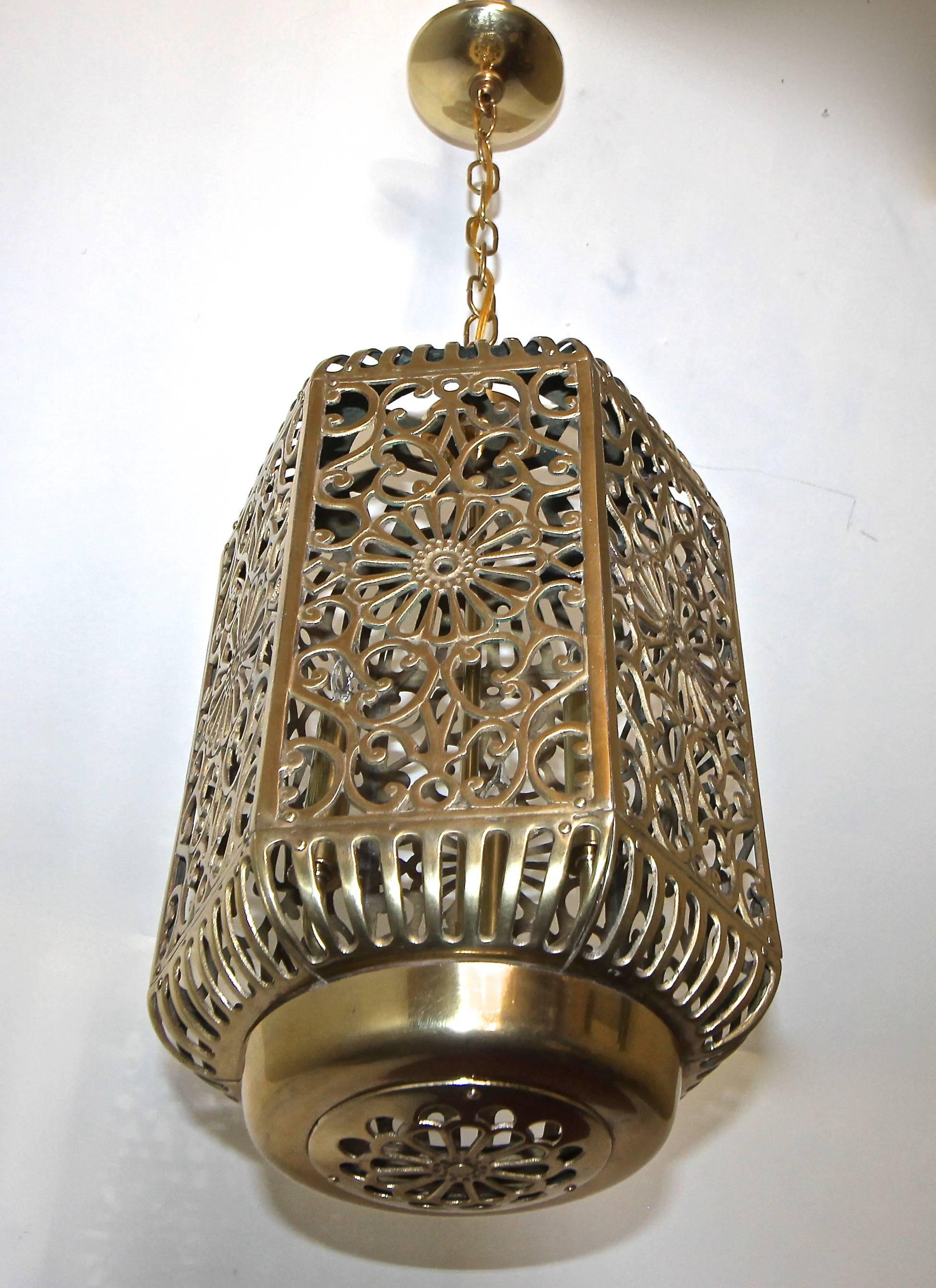 Large Pierced Filigree Brass Japanese Asian Ceiling Pendant Light For Sale 2