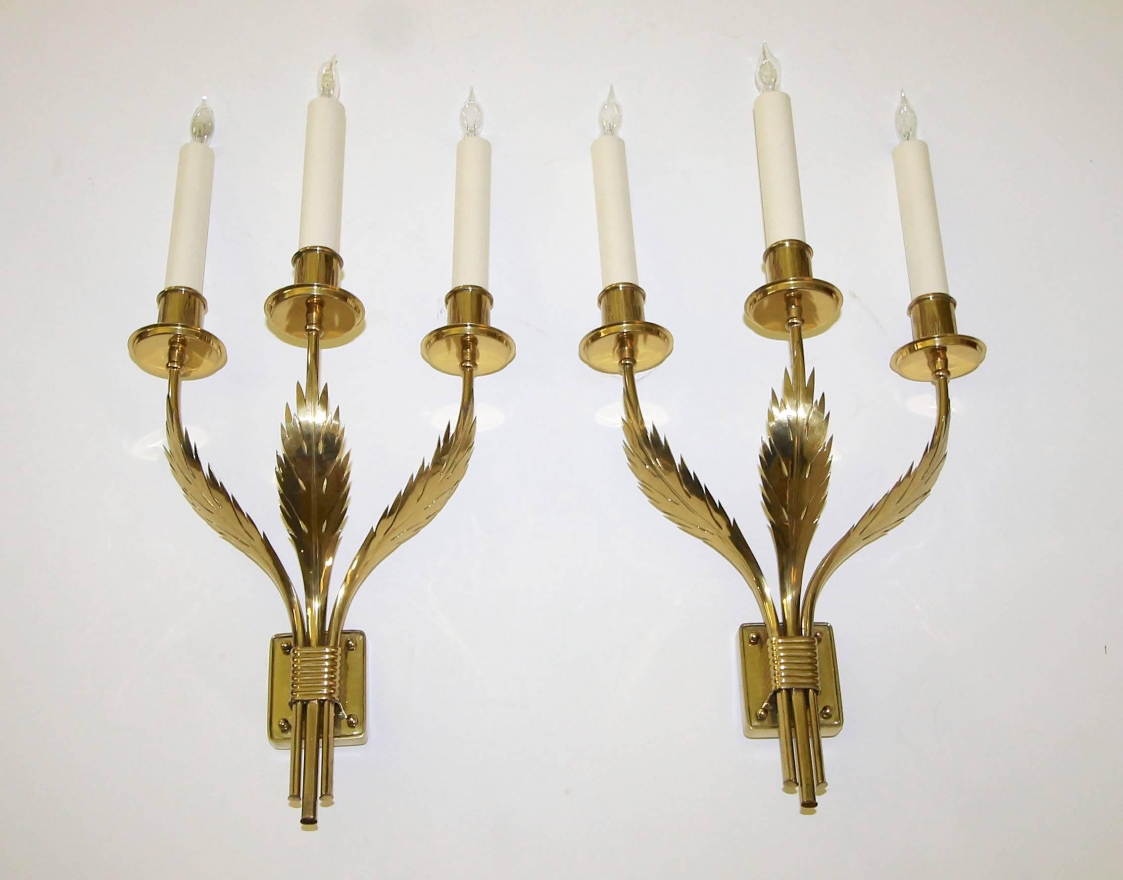 Rare Pair of Large Brass Tommi Parzinger Originals Acanthus Leaf Wall Sconces In Excellent Condition In Dallas, TX