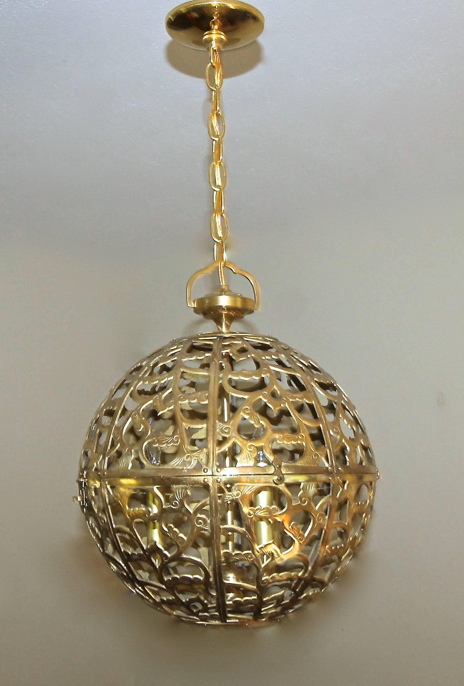 Large Pierced Filigree Brass Japanese Asian Ceiling Pendant Light In Excellent Condition In Palm Springs, CA