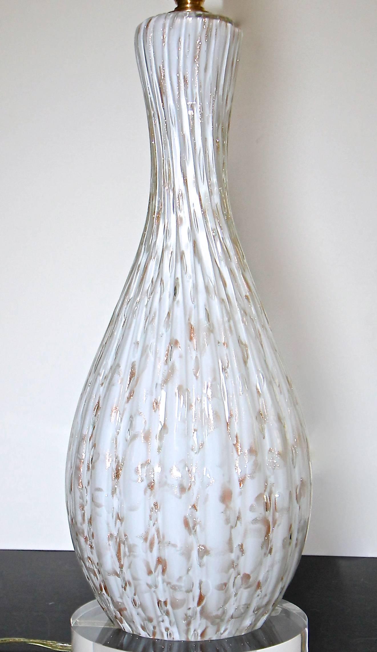 Italian Murano Glass White and Aventurine Table Lamp For Sale