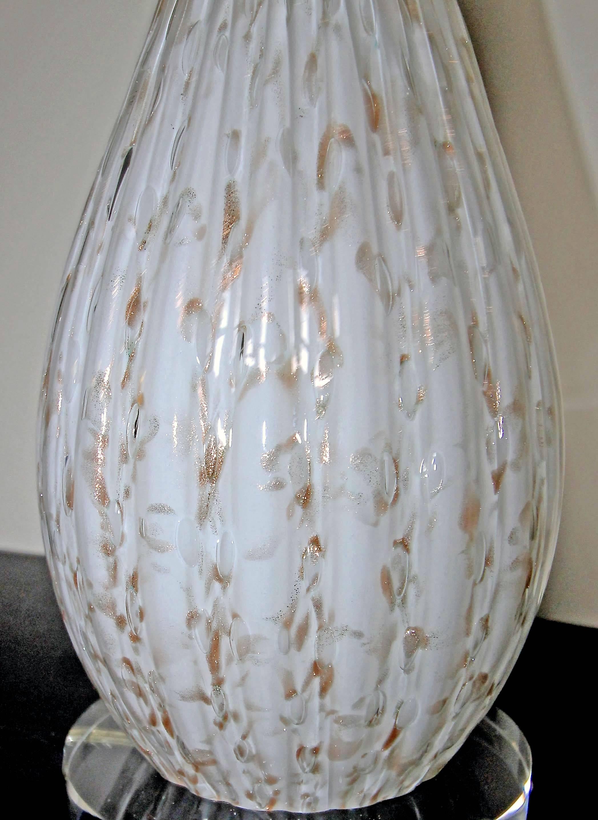 Murano Glass White and Aventurine Table Lamp For Sale 2