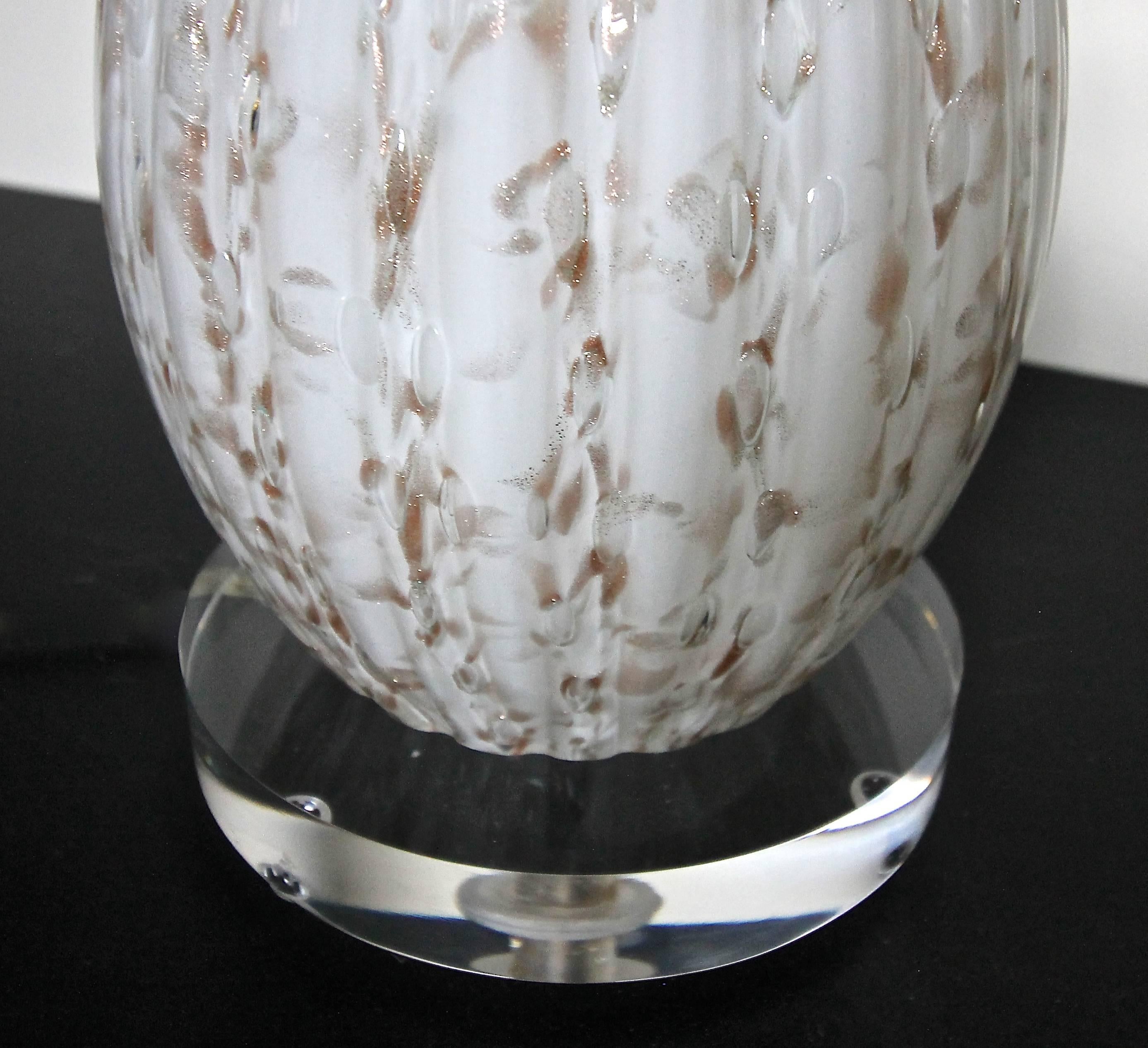 Murano Glass White and Aventurine Table Lamp For Sale 3