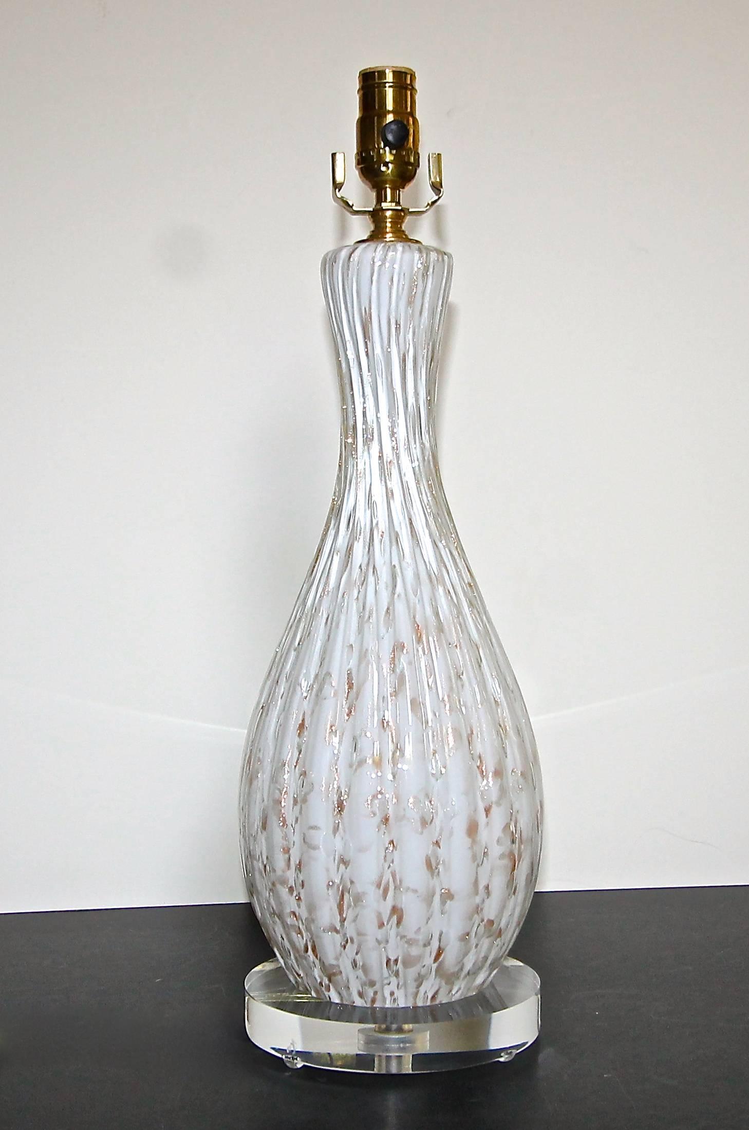 Murano Glass White and Aventurine Table Lamp For Sale 4