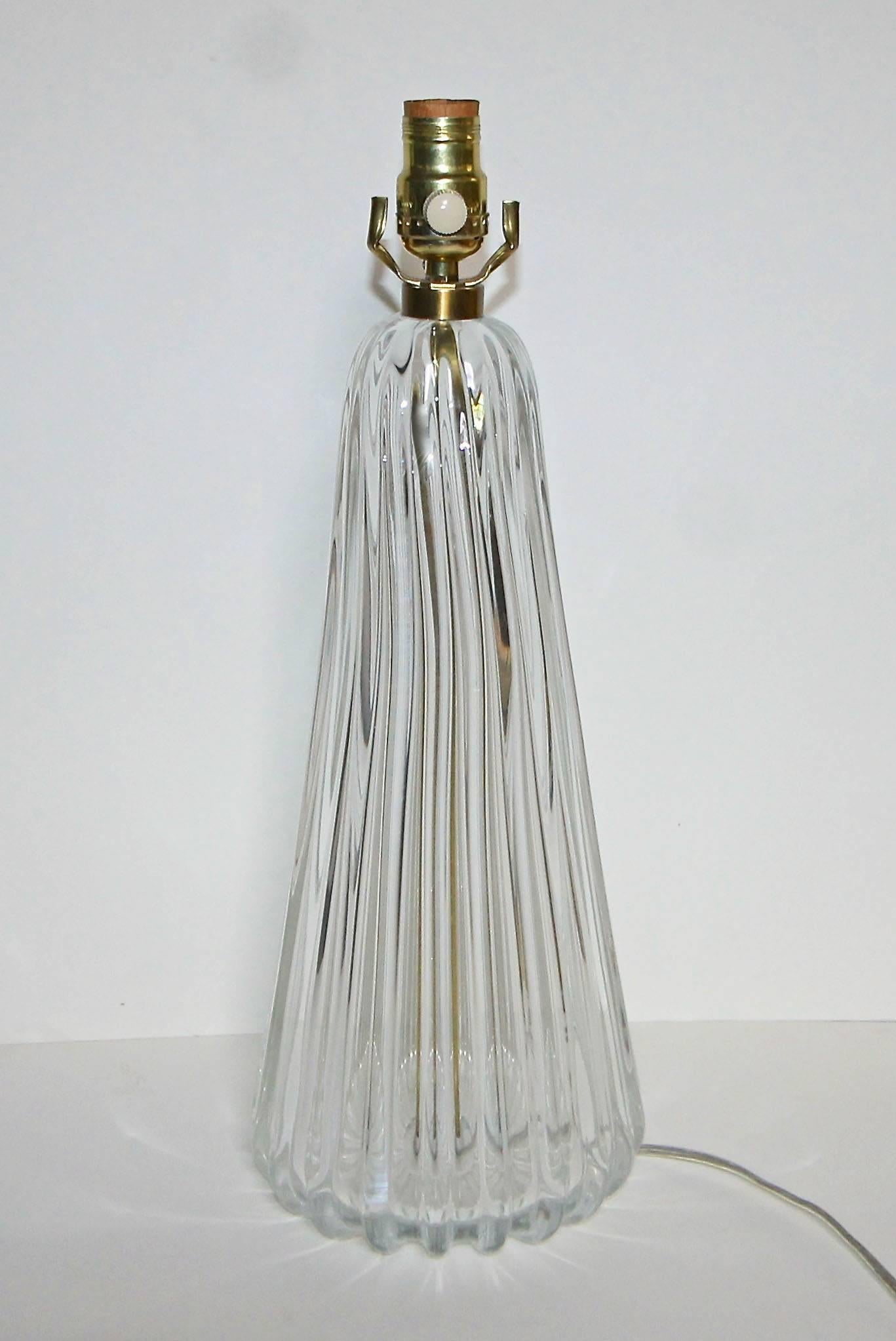 Murano clear glass table lamp with thick heavy vertical ribs. Newly wired with full range dimmer socket. Shade not included for photography purposes only.