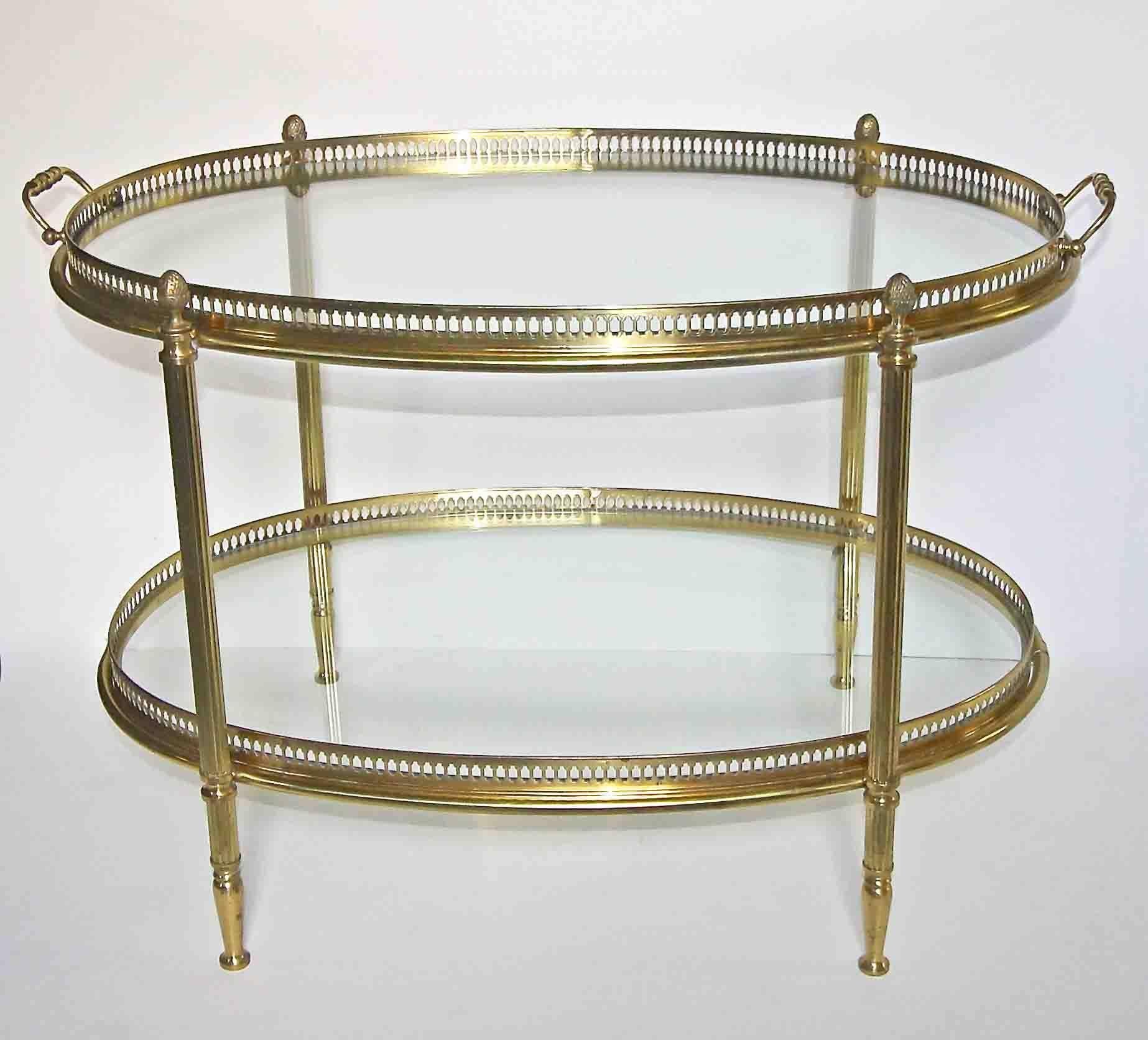 French Brass Oval Two Tier Side Table with Removable Tray In Good Condition For Sale In Dallas, TX