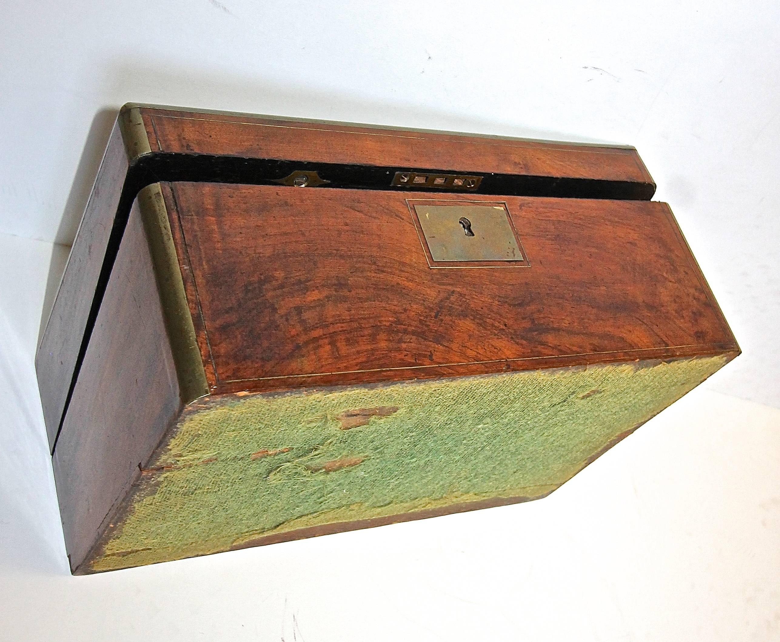 English 19th Century Rosewood and Brass Writing Box For Sale 3