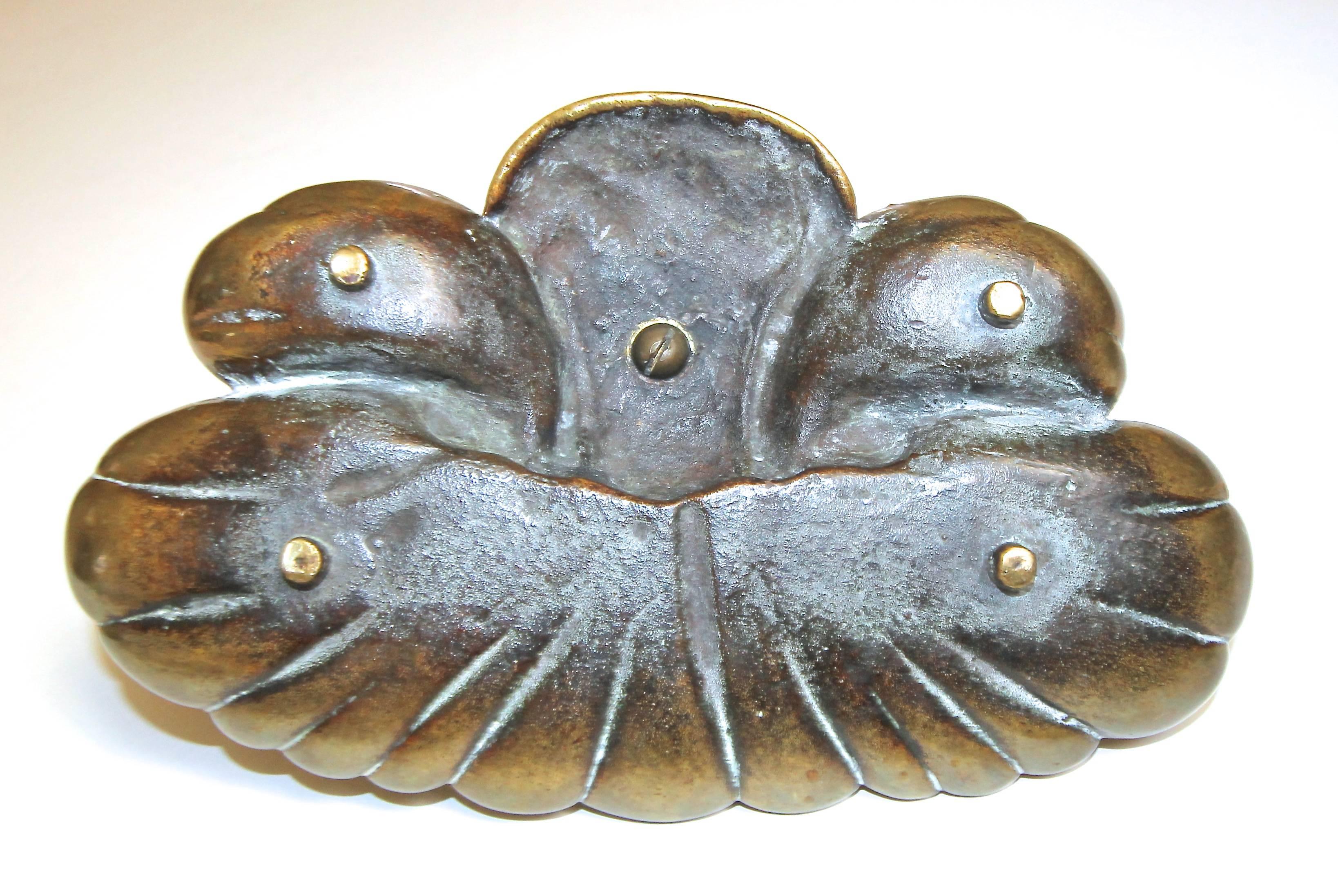 Whimsical English Late 19th Century Bronze Gargoyle on Shell Inkwell 6