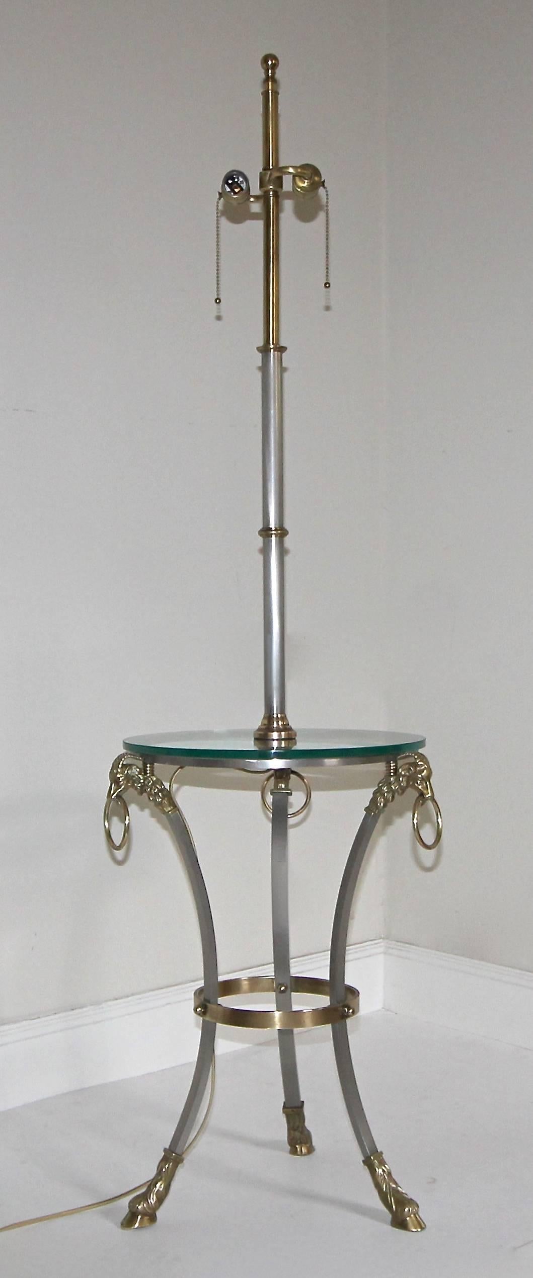 Français Table d'appoint française de style Masion Jansen en acier brossé et laiton en vente
