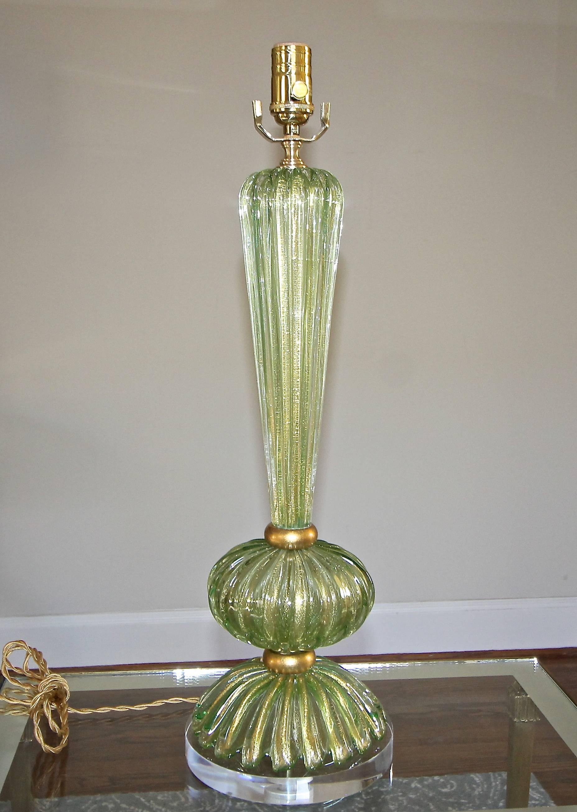 Single Green and Gold Italian Murano Glass Table Lamp 3