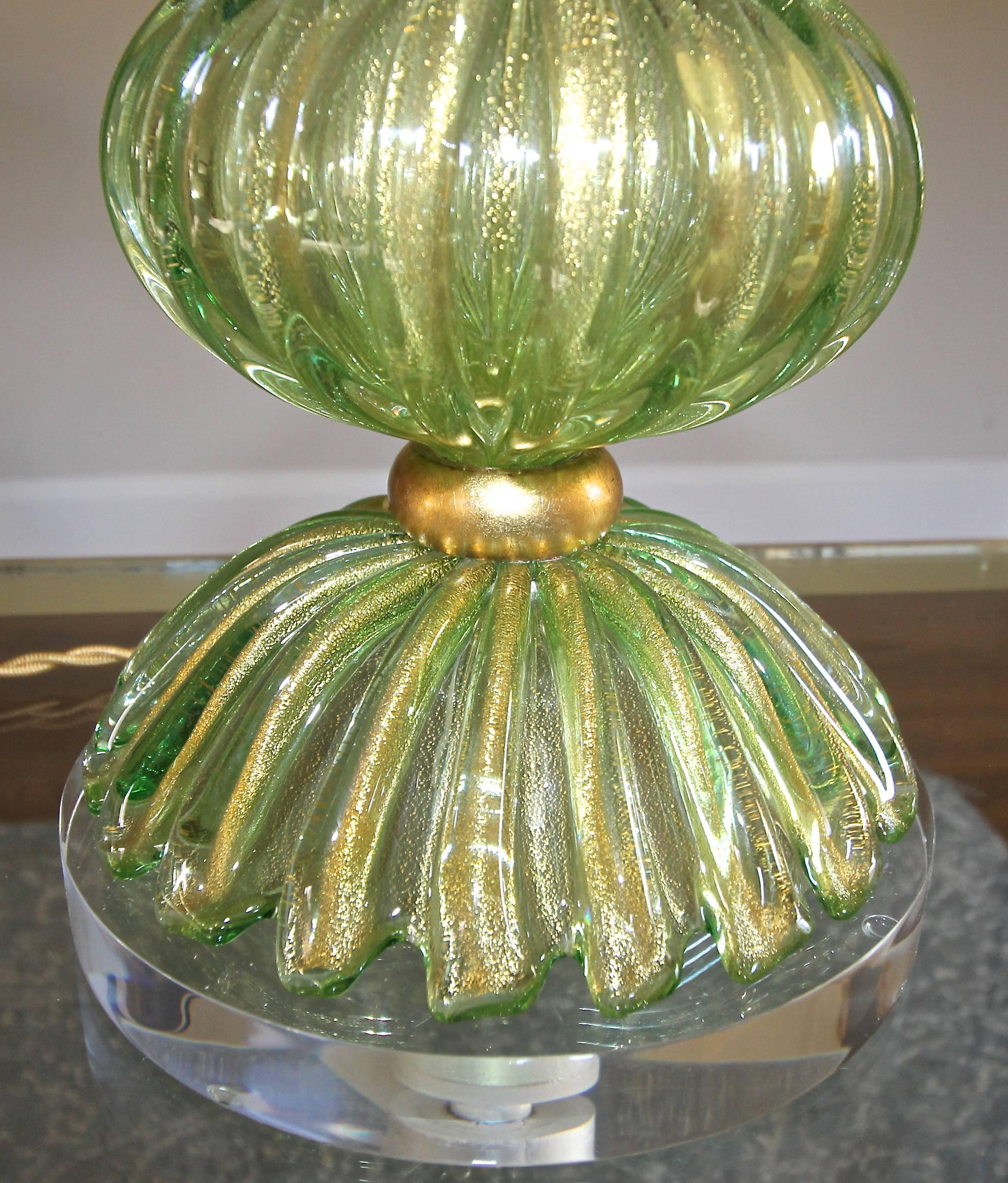 Single Green and Gold Italian Murano Glass Table Lamp In Excellent Condition In Palm Springs, CA