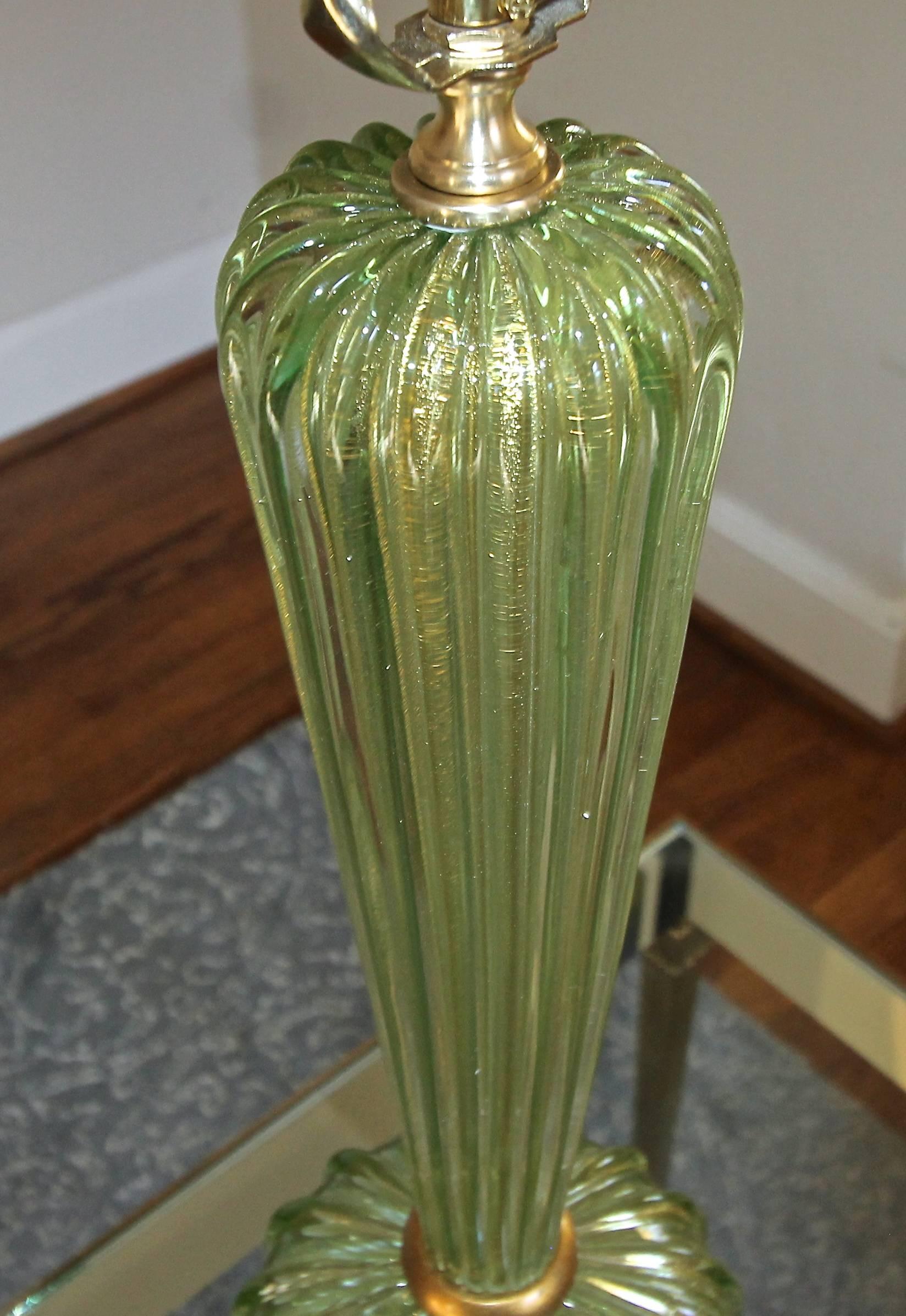 Mid-20th Century Single Green and Gold Italian Murano Glass Table Lamp