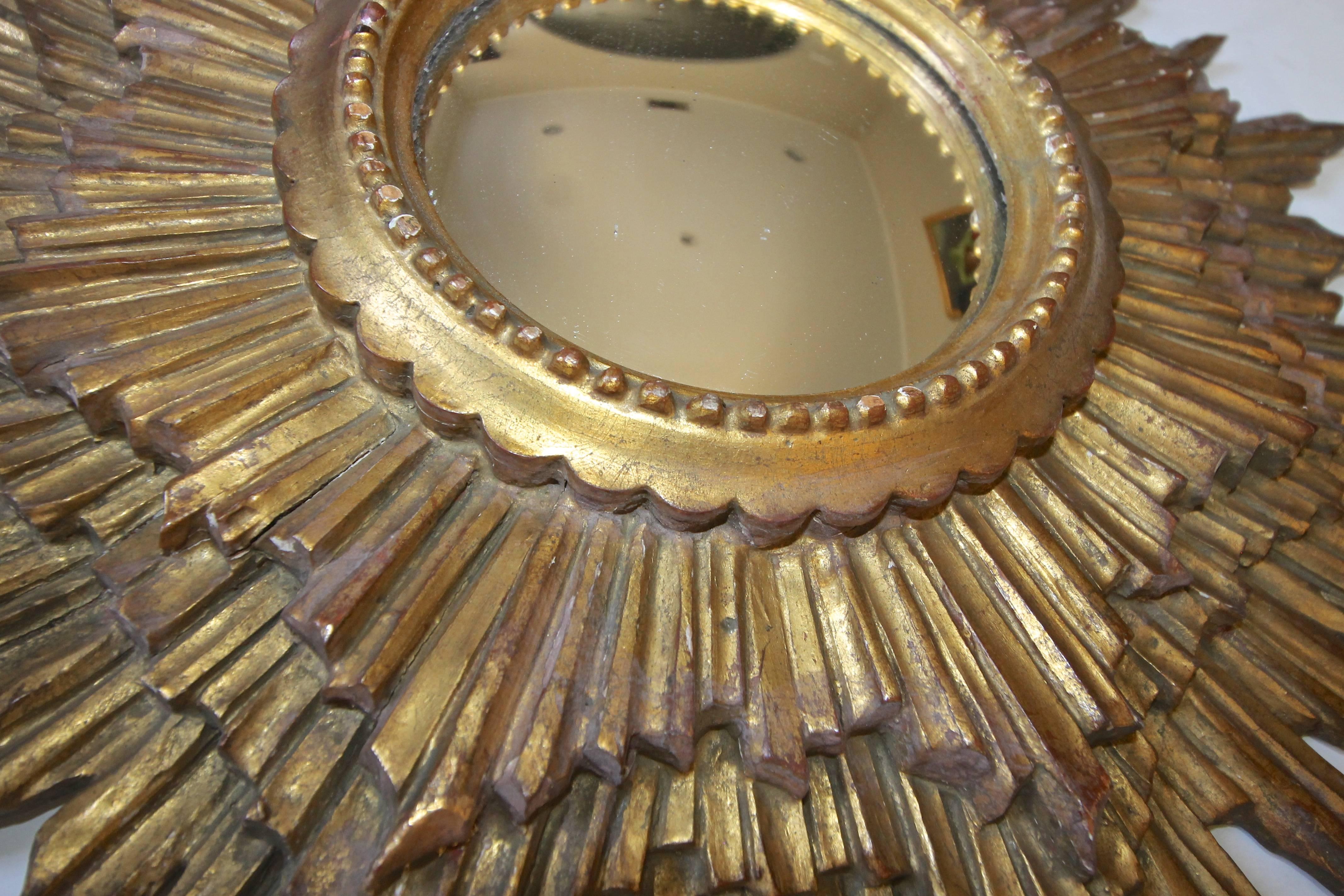 Mid-20th Century Italian Sunburst Giltwood Convex Wall Mirror For Sale
