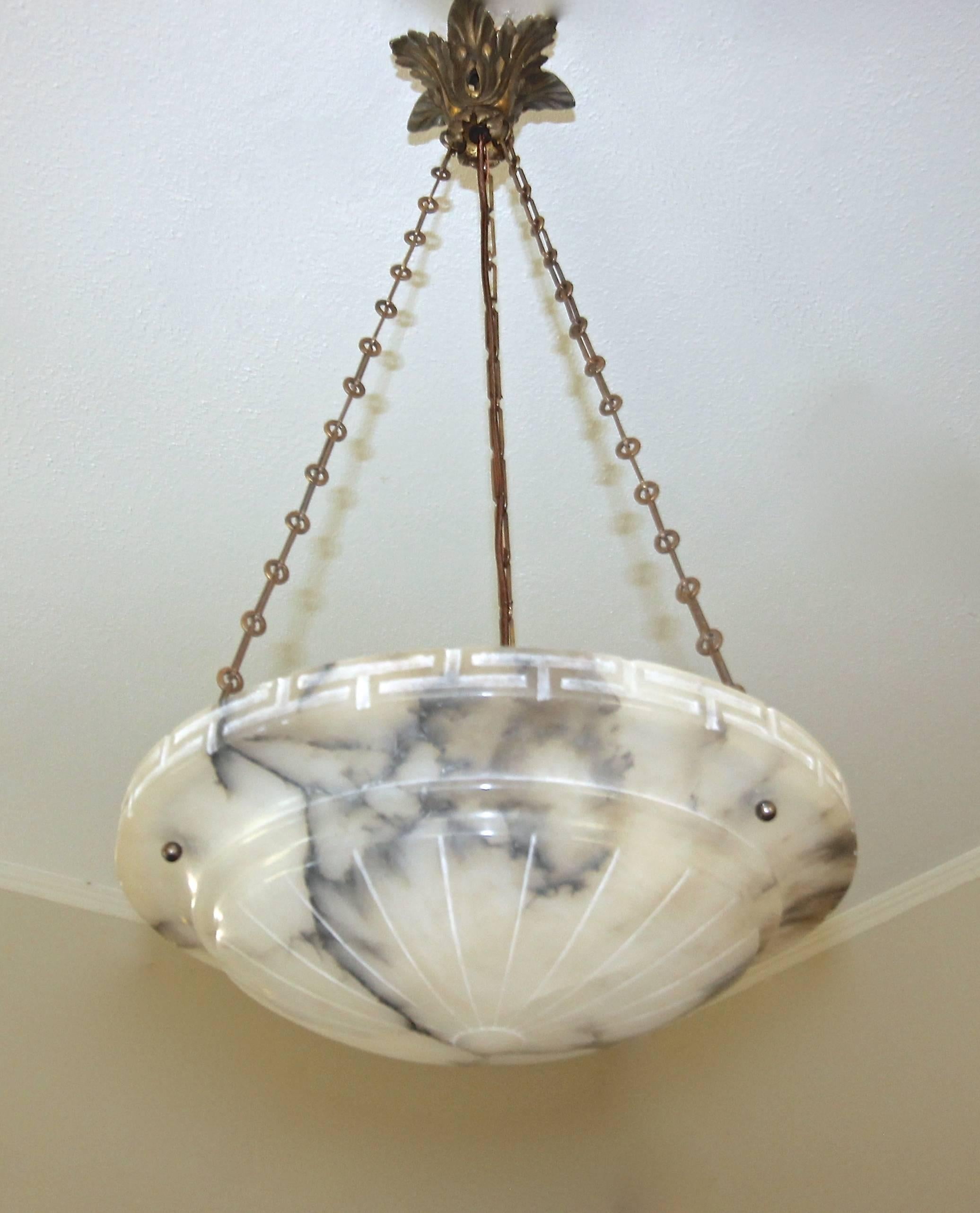 French 1920s Louis XVI style alabaster pendant light fixture with bronze fittings and hand carved white and grey veined bowl. Beautifully detailed ceiling cap with acanthus leaf detailing. Incised Greek key pattern to the outer edge of bowl and