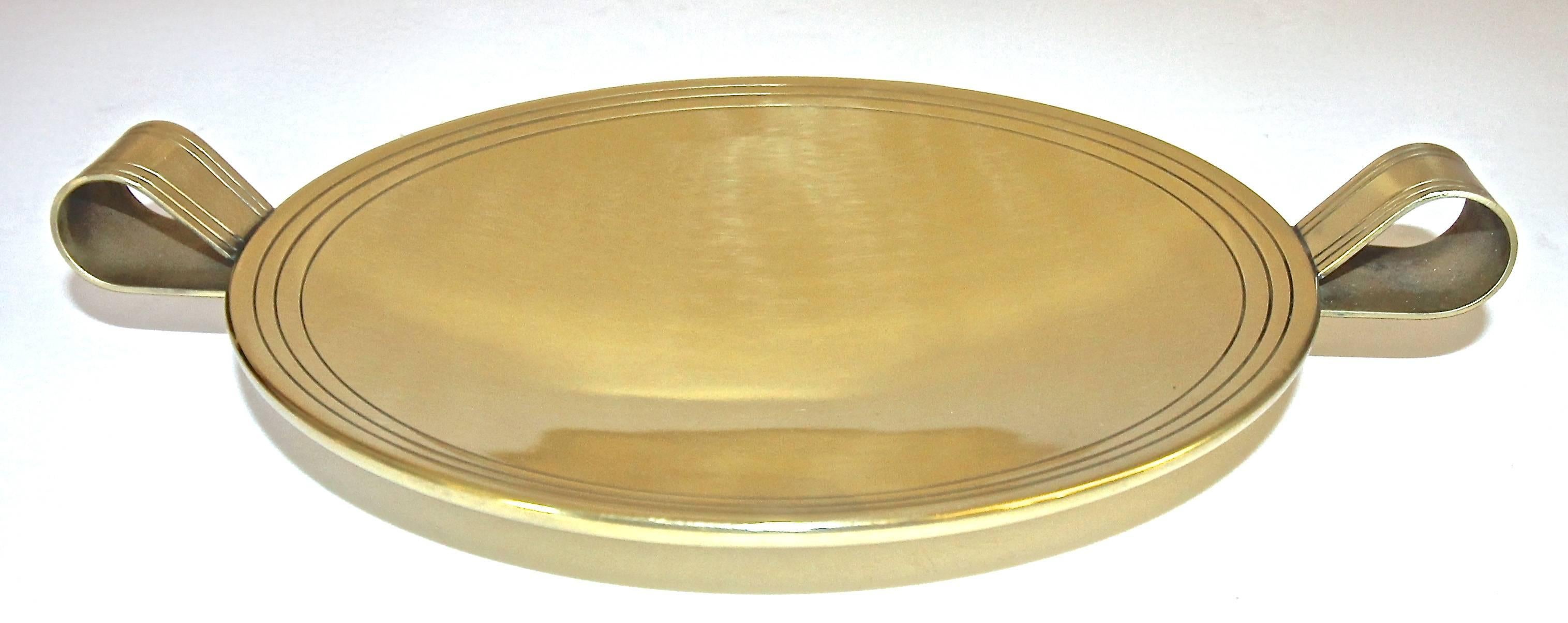 Polished brass dish with handles designed by Tommi Parzinger for Vincent Lippe / Dorlyn Silversmiths, New York. Each element of the Dorlyn accessories was handcrafted from sheet brass in New York. Stamped Dorlyn Silversmiths. More recently polished