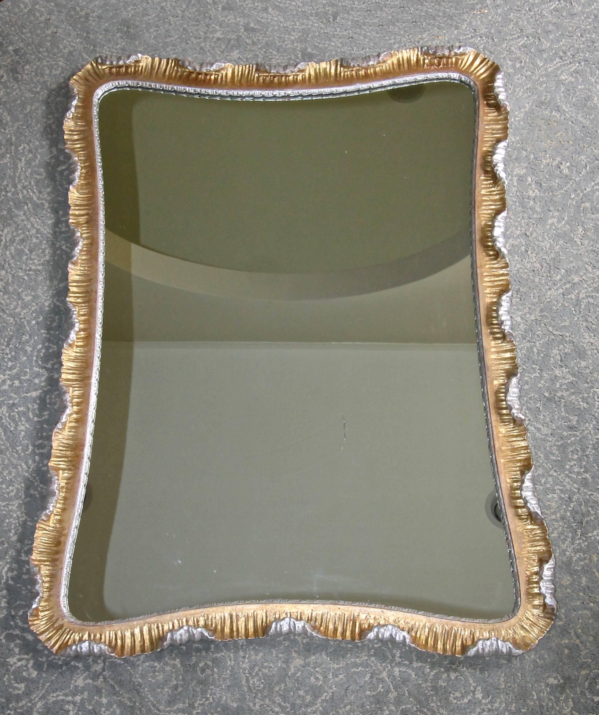 Venetian Scalloped Gilt Wood Silver Gold Italian Wall Mirror In Good Condition In Palm Springs, CA