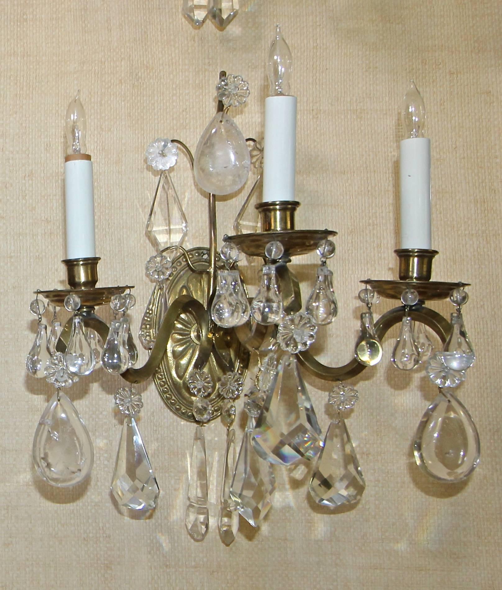 Early 20th Century Pair of French Rock Crystal Brass Wall Sconces For Sale