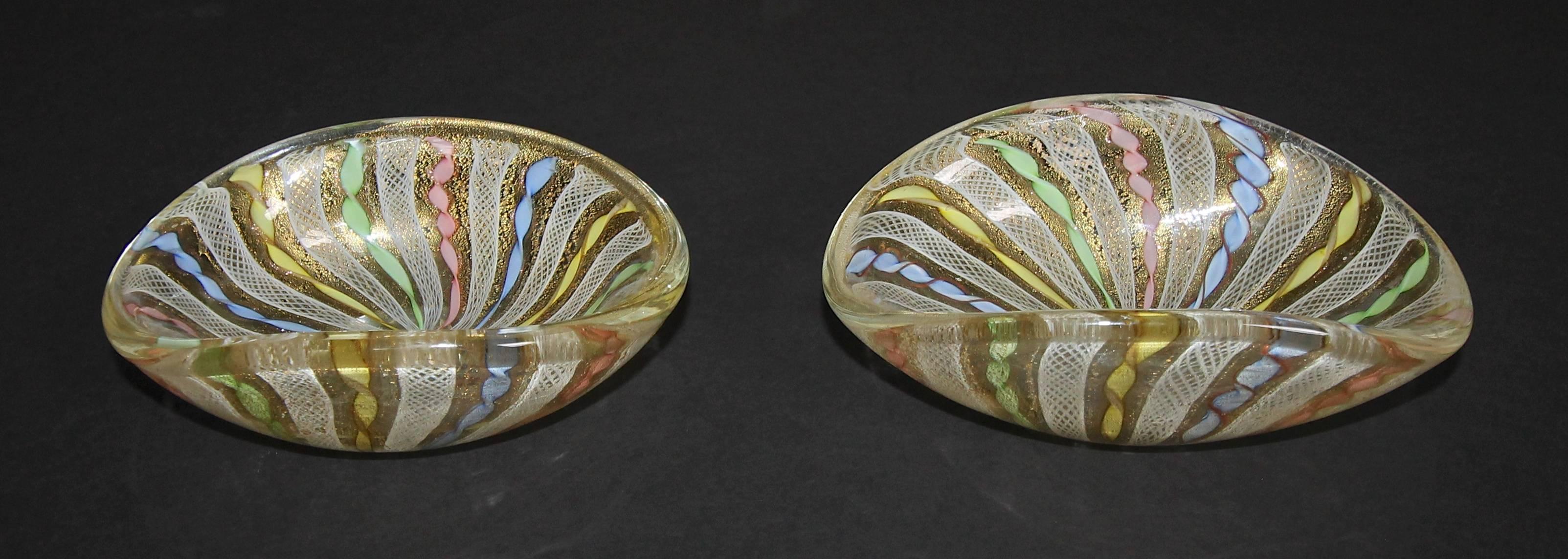 Pair of Murano Latticino Ribbons Glass Bowls In Good Condition For Sale In Palm Springs, CA