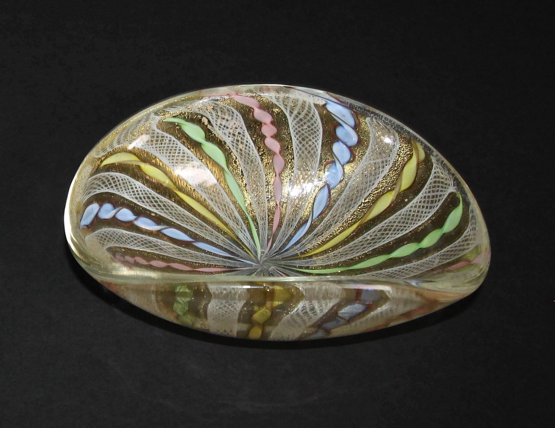 Mid-20th Century Pair of Murano Latticino Ribbons Glass Bowls For Sale