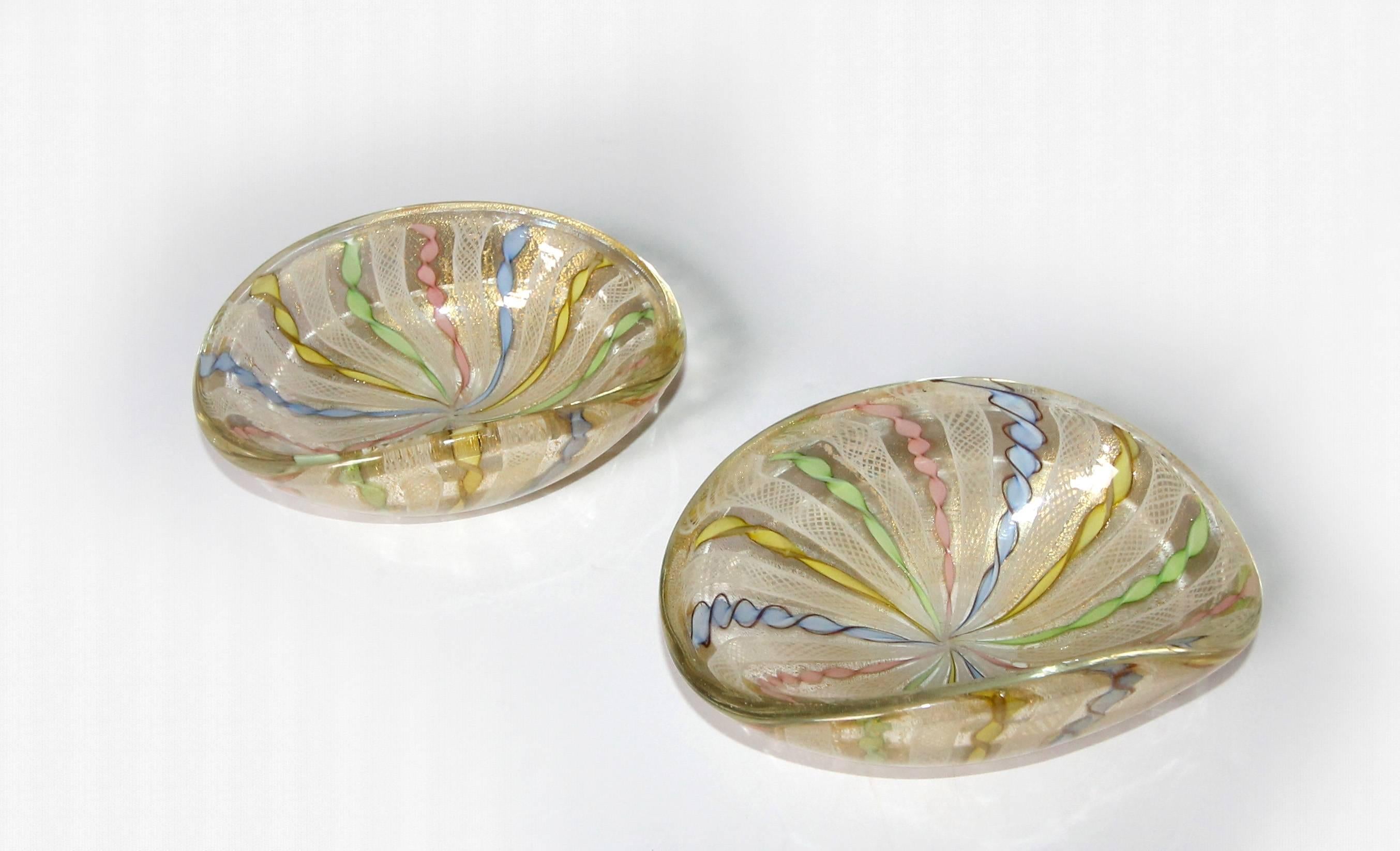 Pair of Murano Latticino Ribbons Glass Bowls For Sale 4