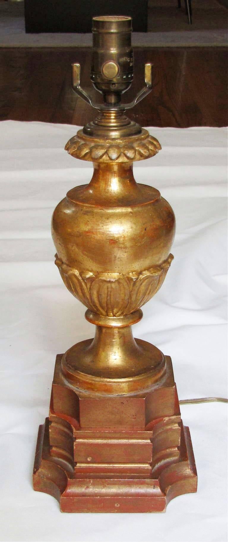 Pair of Italian Carved Wood Water Gilt Lamps In Good Condition In Palm Springs, CA