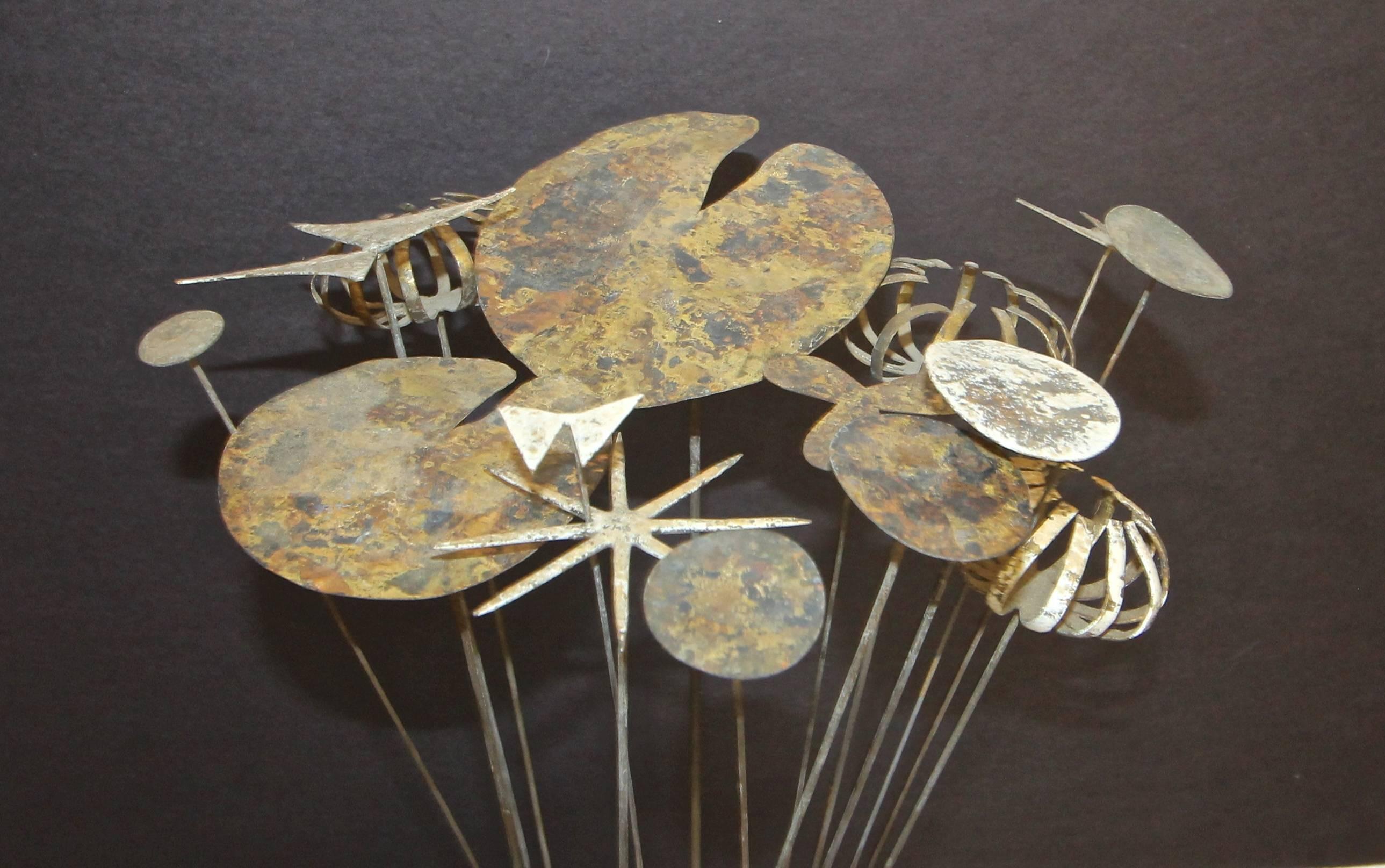 Set 15 individual stylized long stem gilt metal flowers. Each intricately crafted with an oxidized gilt finish, some with patches off white paint. The bouquet is a striking addition to any midcentury or modern decor.
Measure: Overall height of each