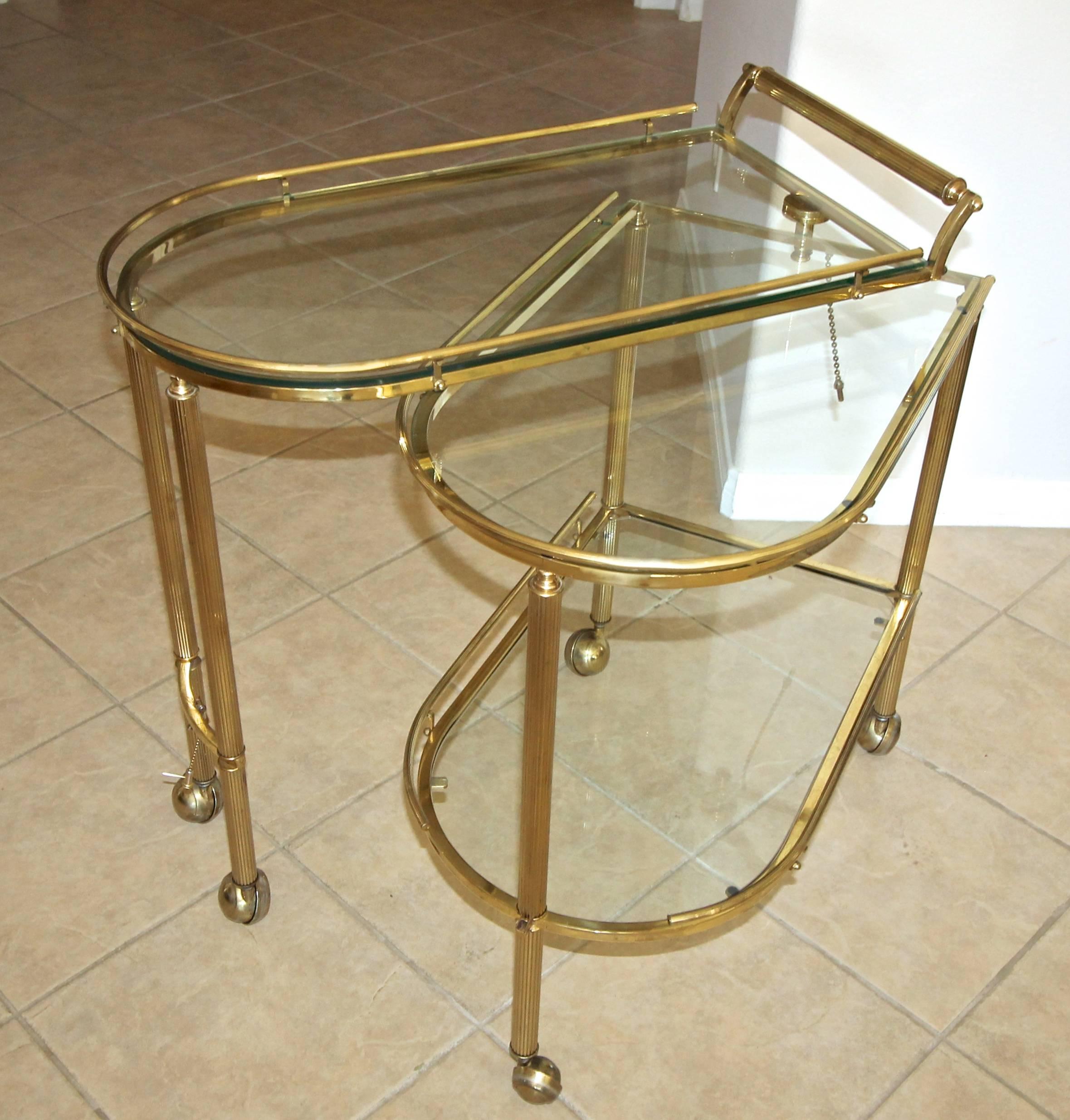 Brass Three-Tier Swivel Italian Bar Serving Cart In Good Condition In Palm Springs, CA