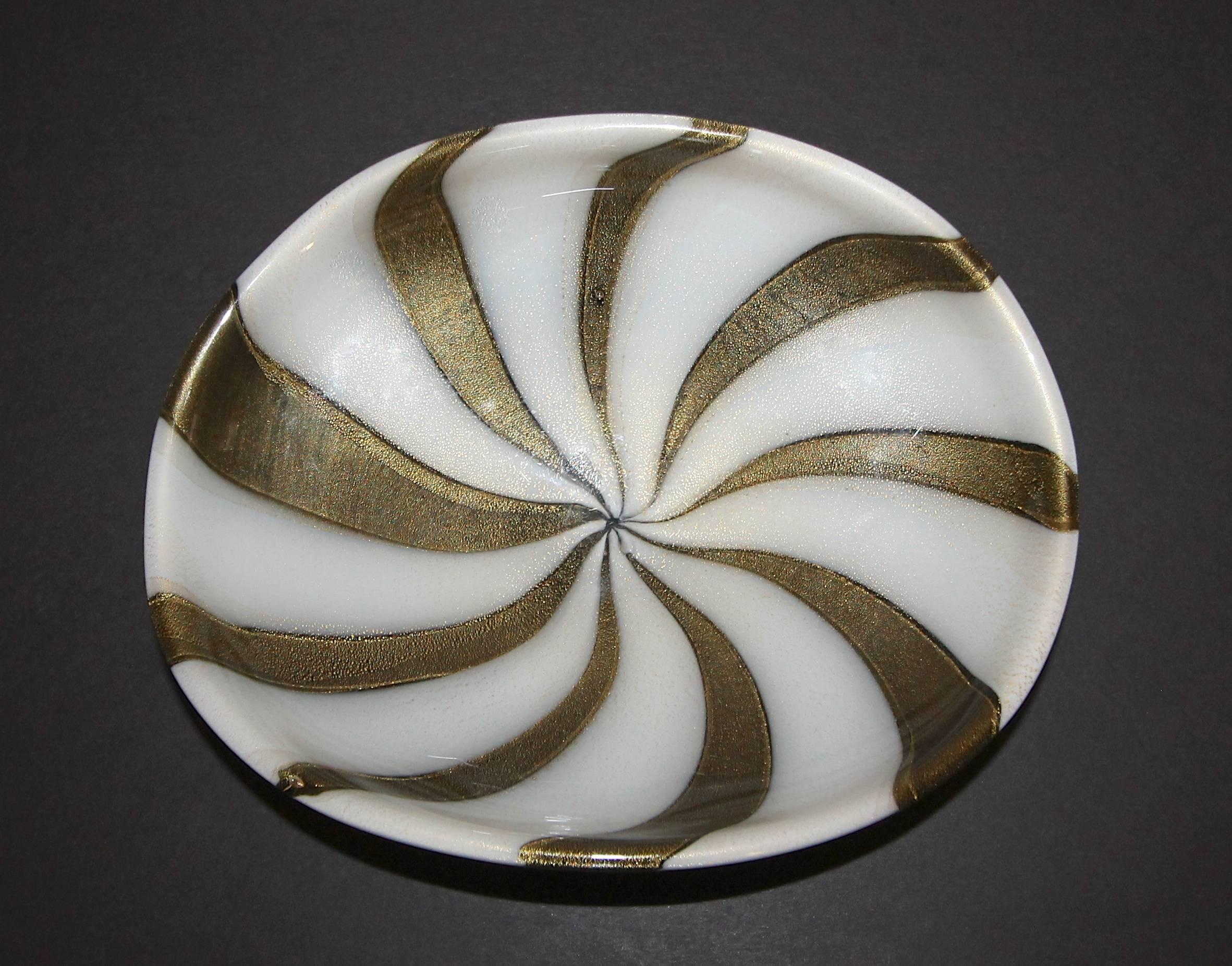 Vintage midcentury Murano Italian handblown circus tent pattern bowl by Alfredo Barbini. Rich brown swirl pattern with gold inclusions against white background and black reverse bottom.