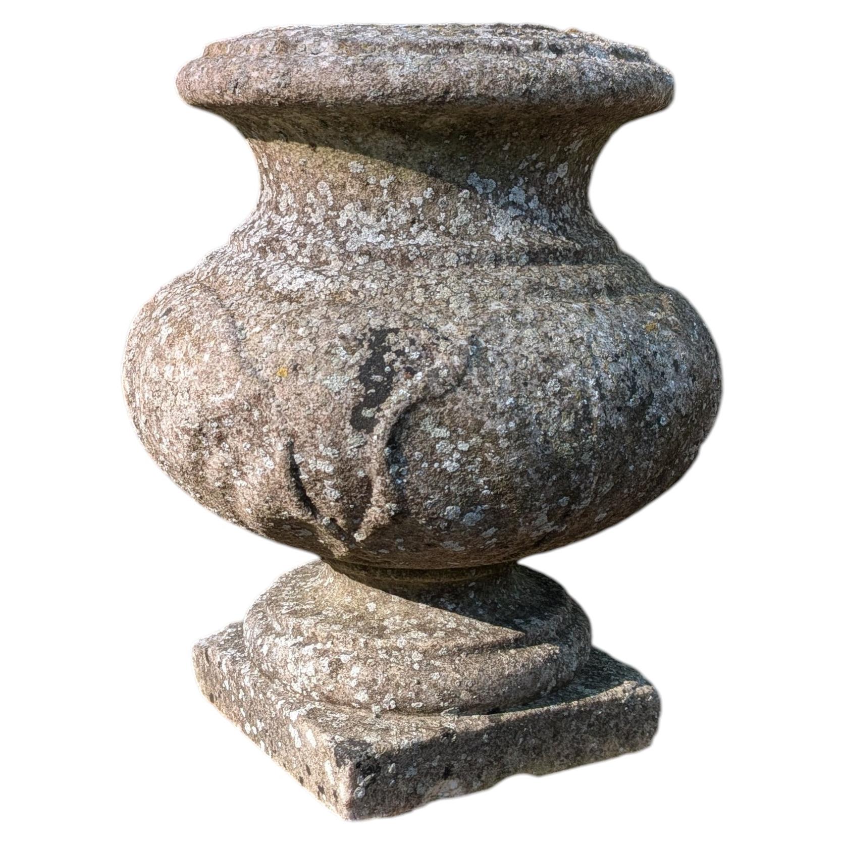 Jardiniere / Jardinière britannique en pierre moulée en vente